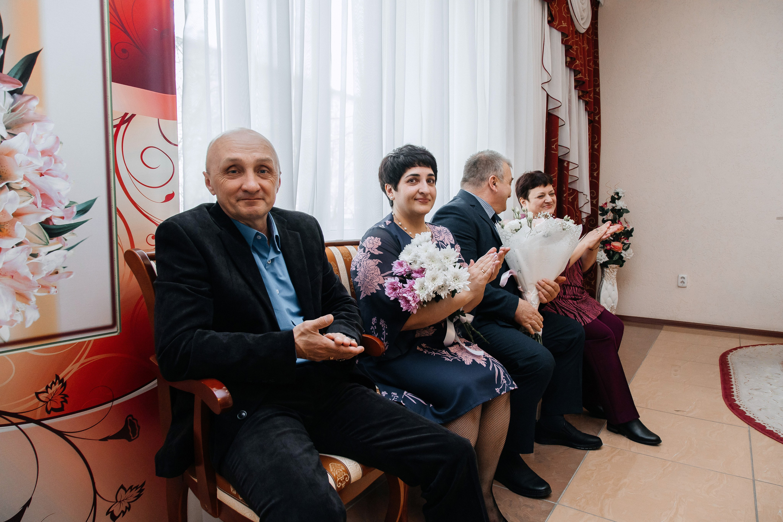 S & E. Street photographer