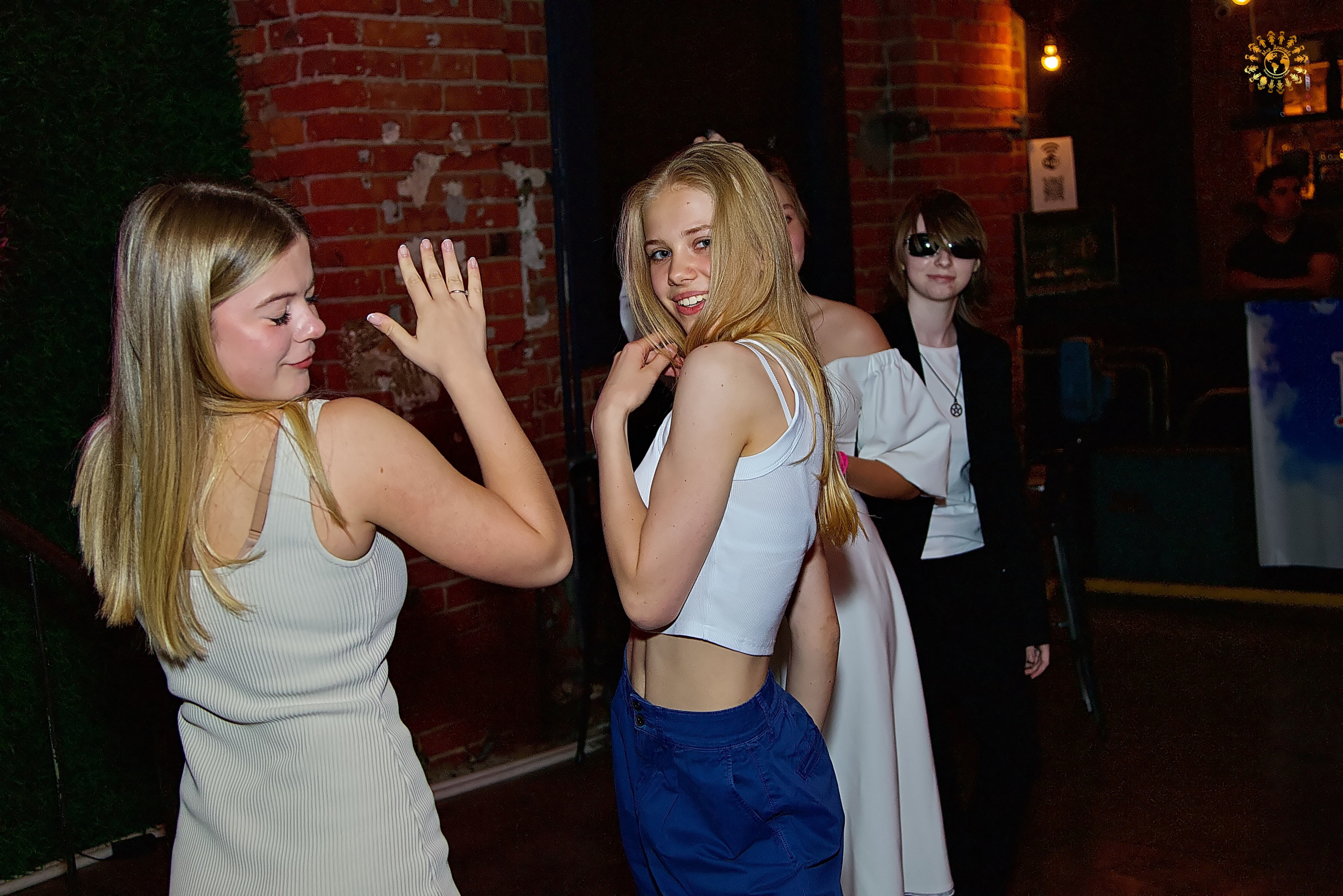 Выпускной 2023 (9-й класс, школа № 46). Loft Urban. Москва. Репортажная съемка в Москве и области. Анималистика