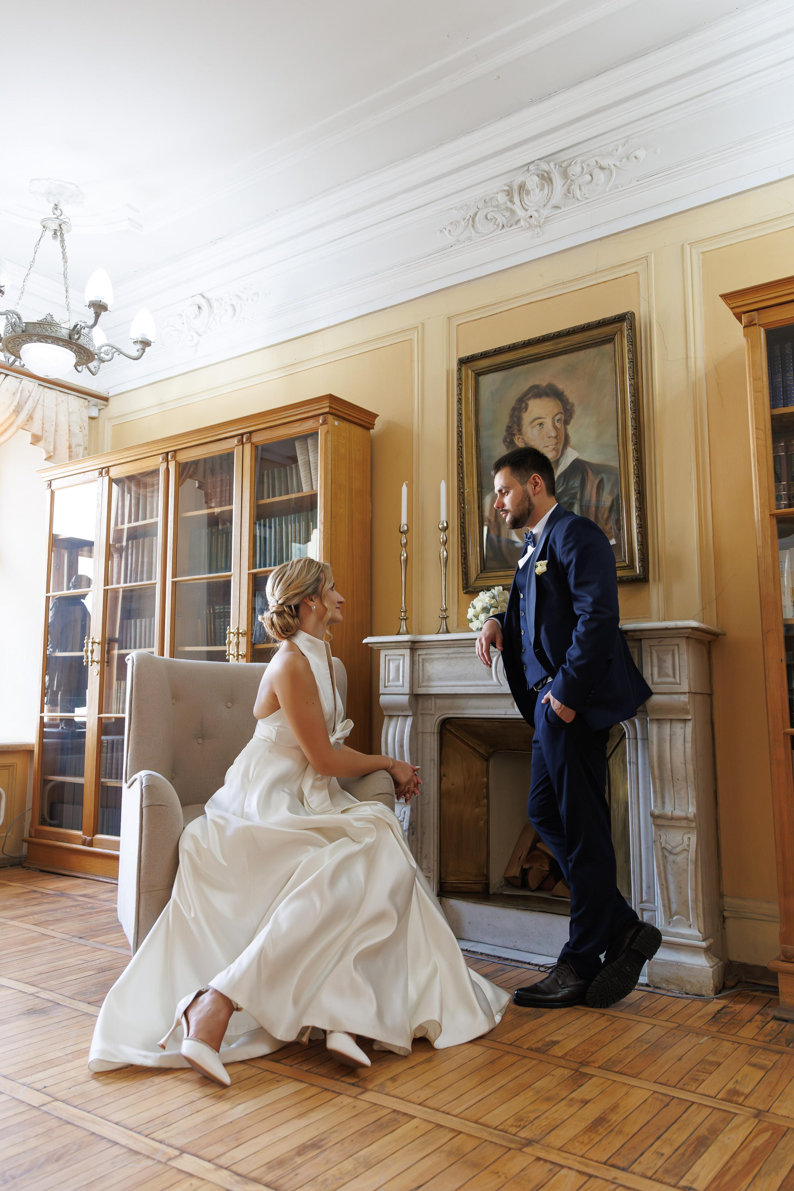 Свадебная фотосессия в библиотеке-читальне им А. С. Пушкина. Свадебный фотограф Москва и МО Сергей Киржаев