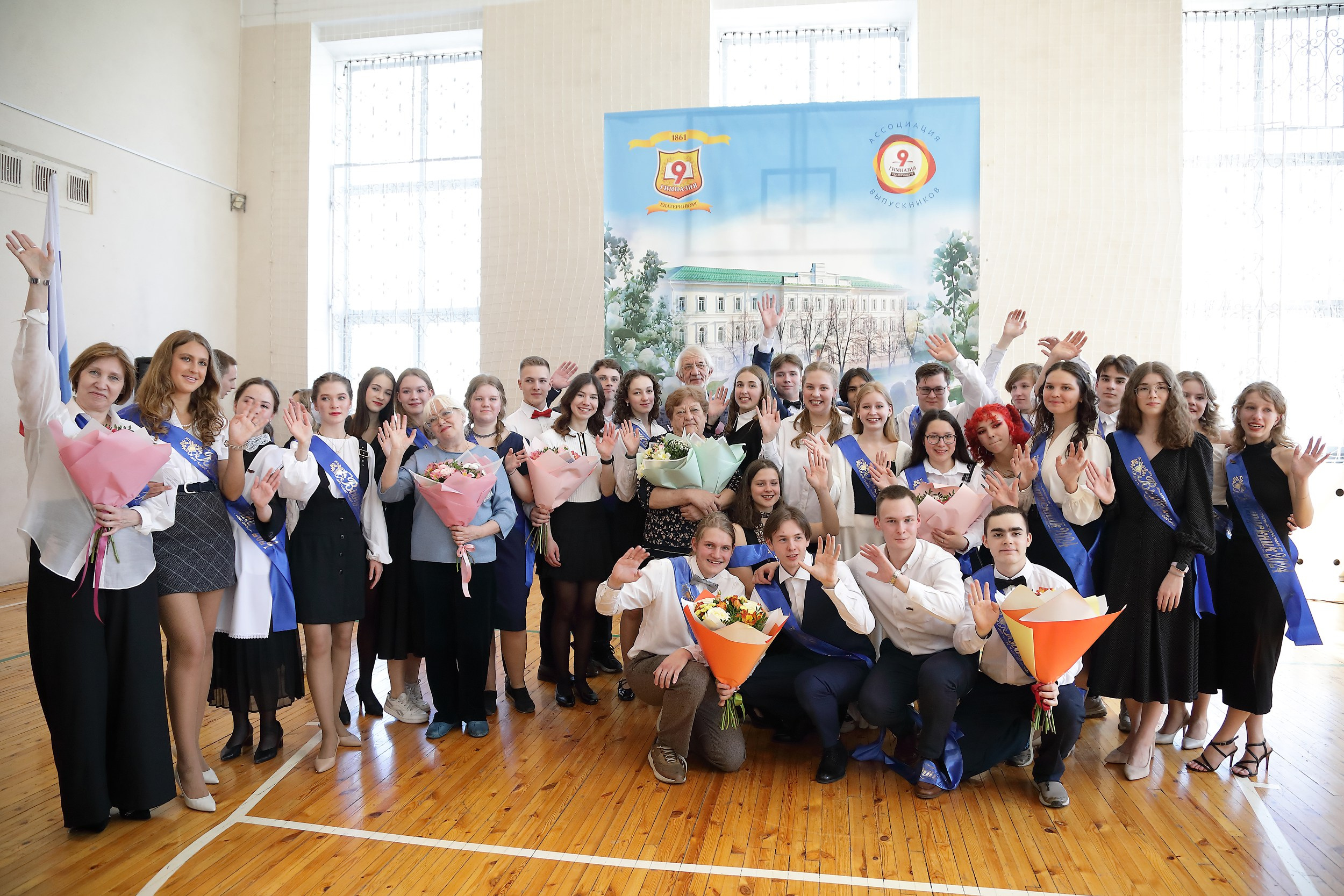 Последний звонок (линейка). Свадебный и семейный фотограф и видеограф в Екатеринбурге Полянские Тимур и Анастасия