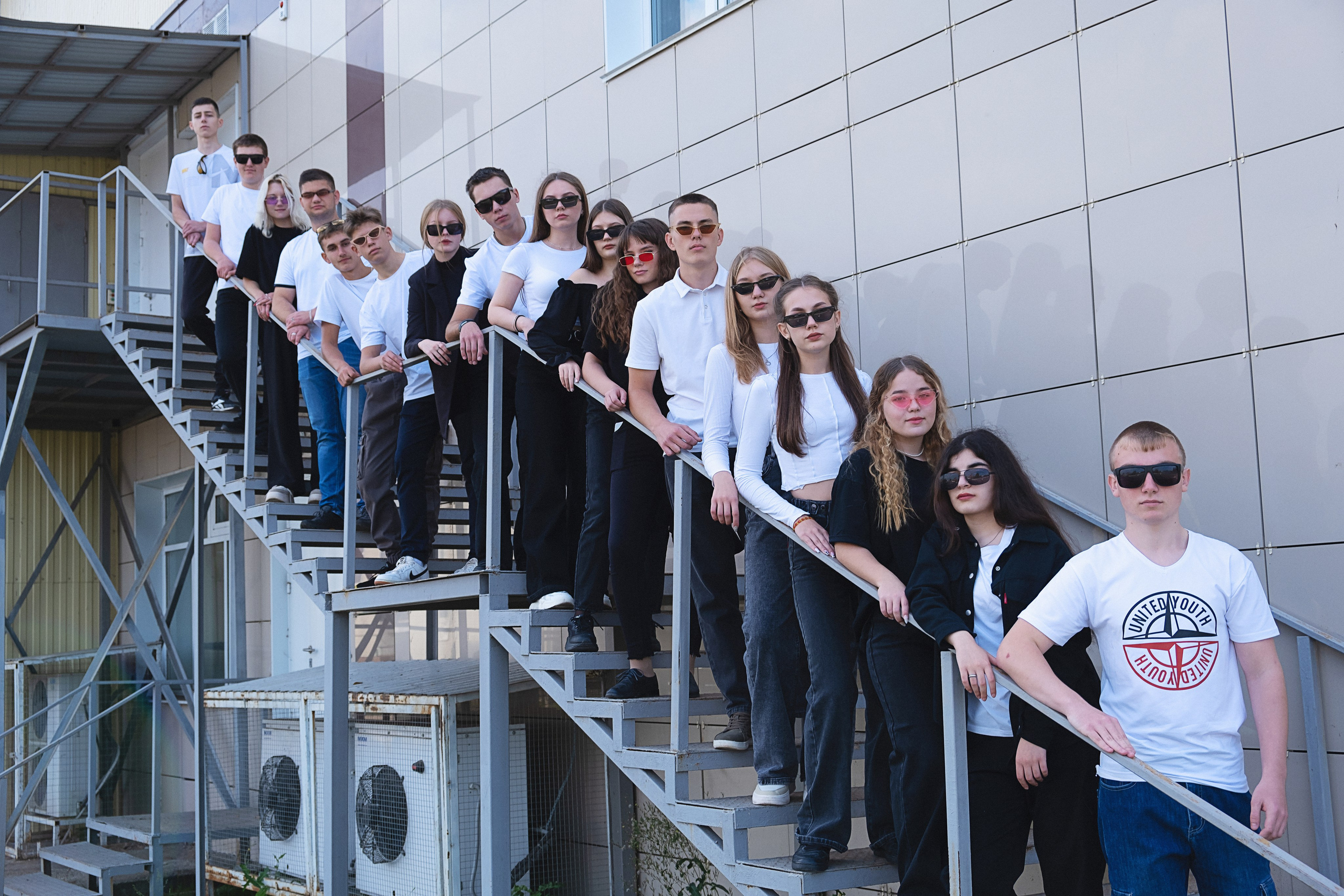 Выпускной альбом 2024. Фотограф и видеограф в Омск/Москва Сащенко Лера