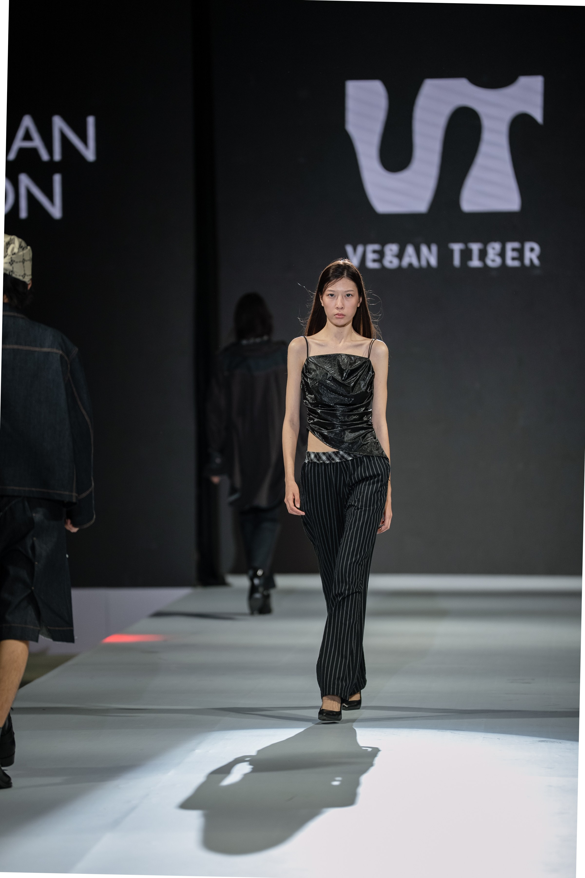 EURASIAN FASHION WEEK Vegan Tiger. Сайт Алматинского НЮ АРТ, будуар и фэшн фотографа Дениса Карпенко