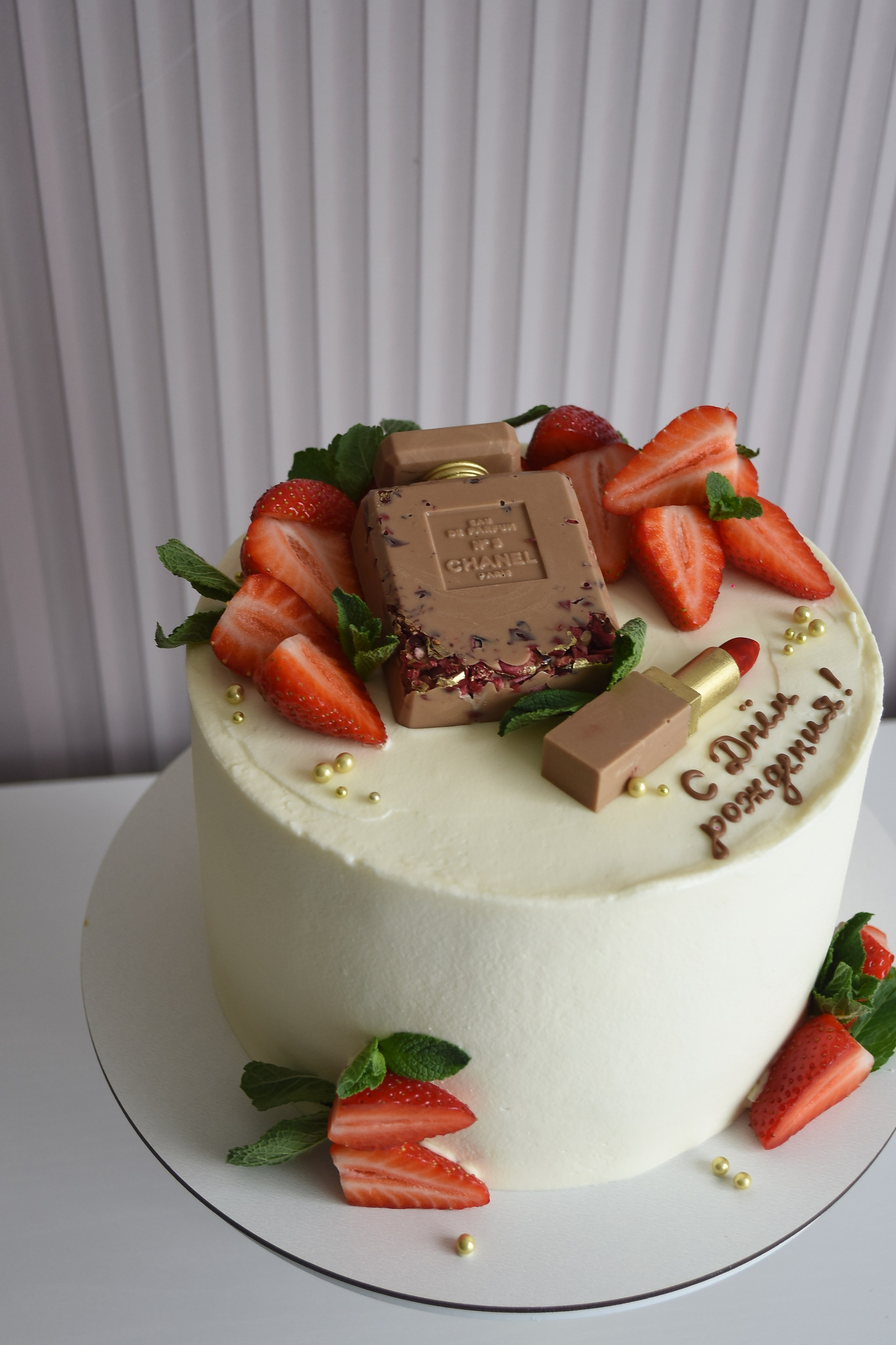 Торты на праздники. Семейная кондитерская. Торты и десерты на заказ в Москве и области