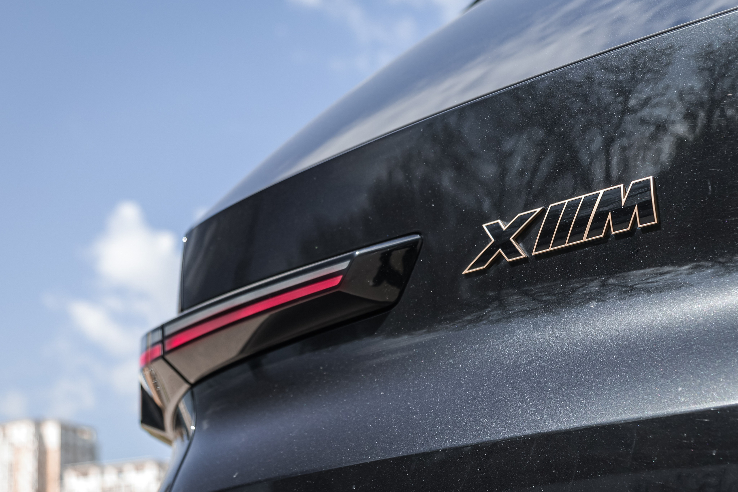 2024 BMW XM. Mixturecaptures