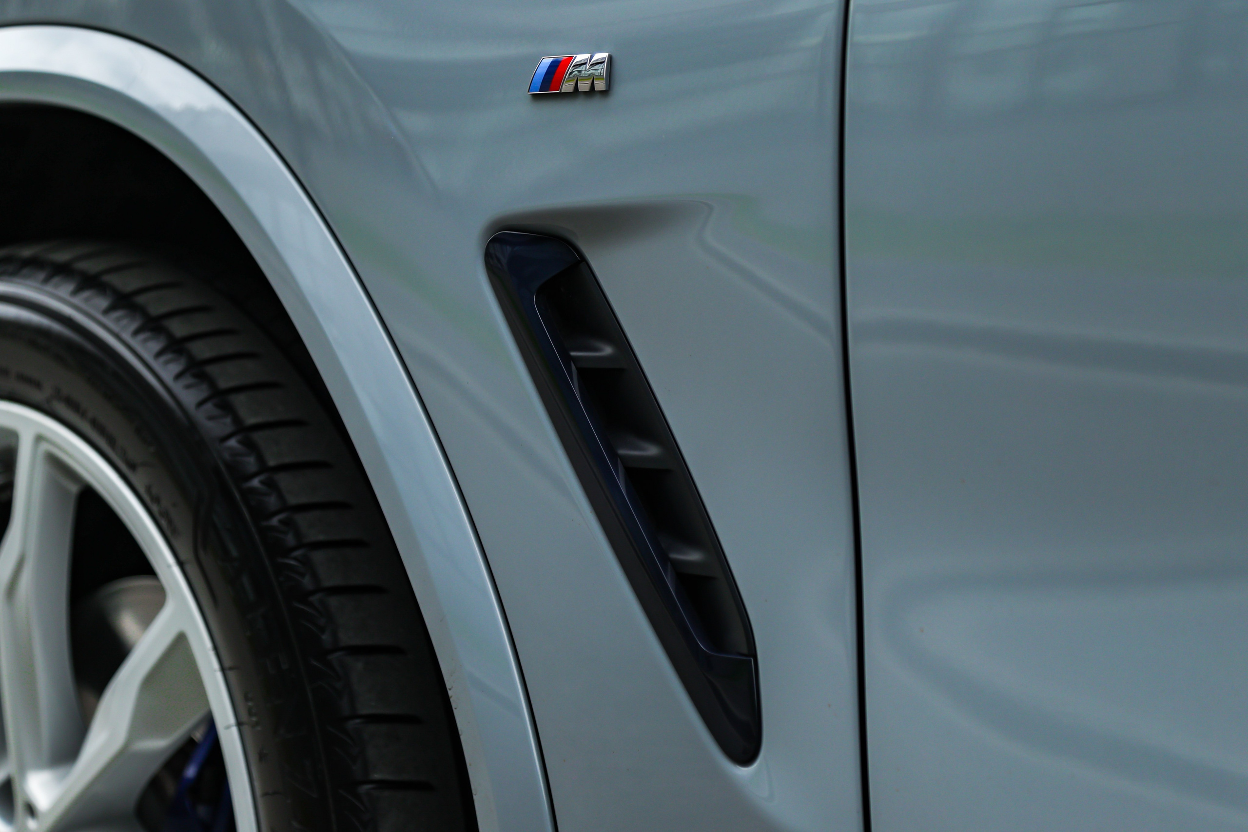 2021 BMW X4. Mixturecaptures