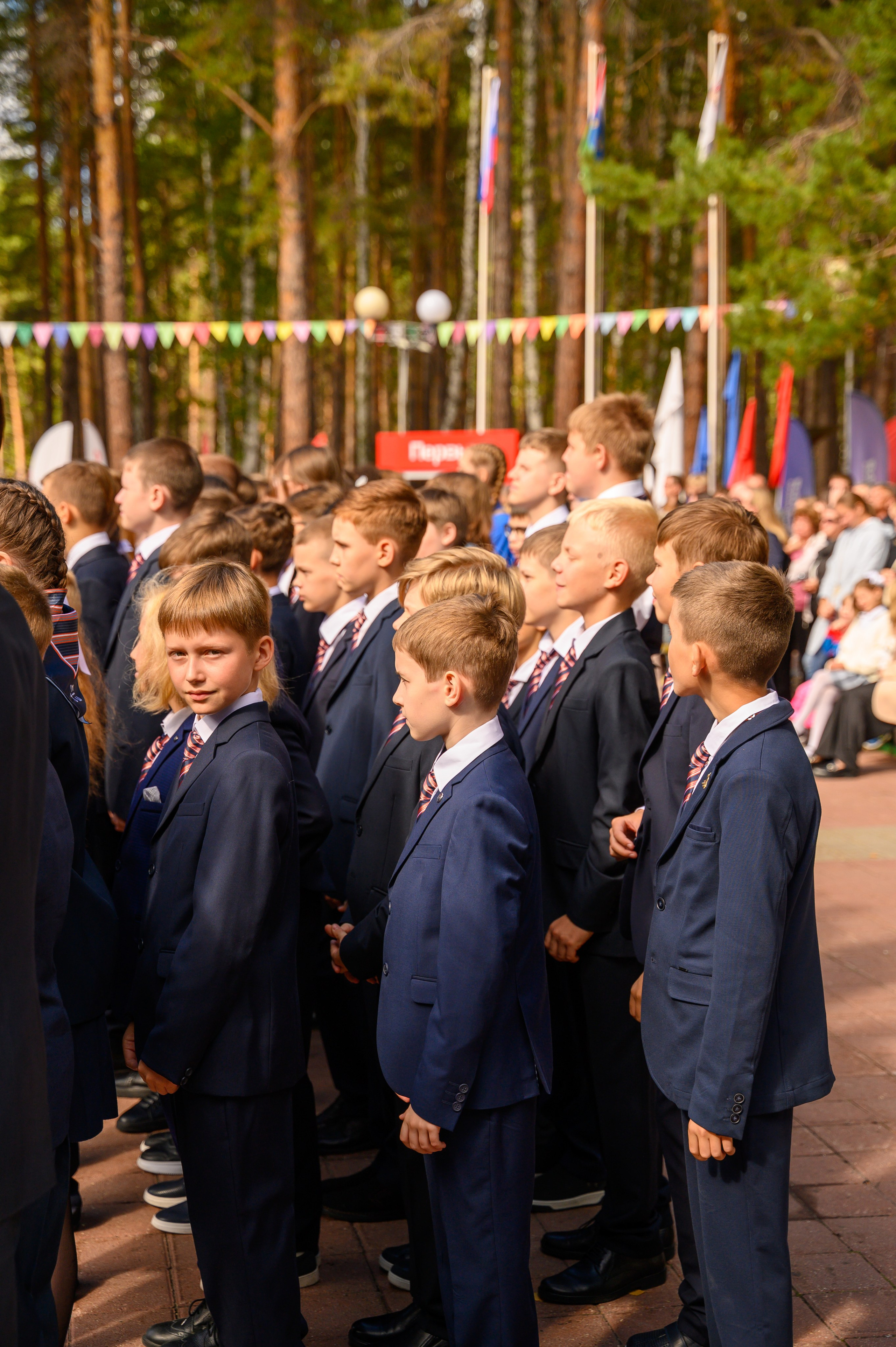 1 сентября линейка ФМШ. Фотограф новорожденных, семейный детский в Тюмени Татьяна Морозова