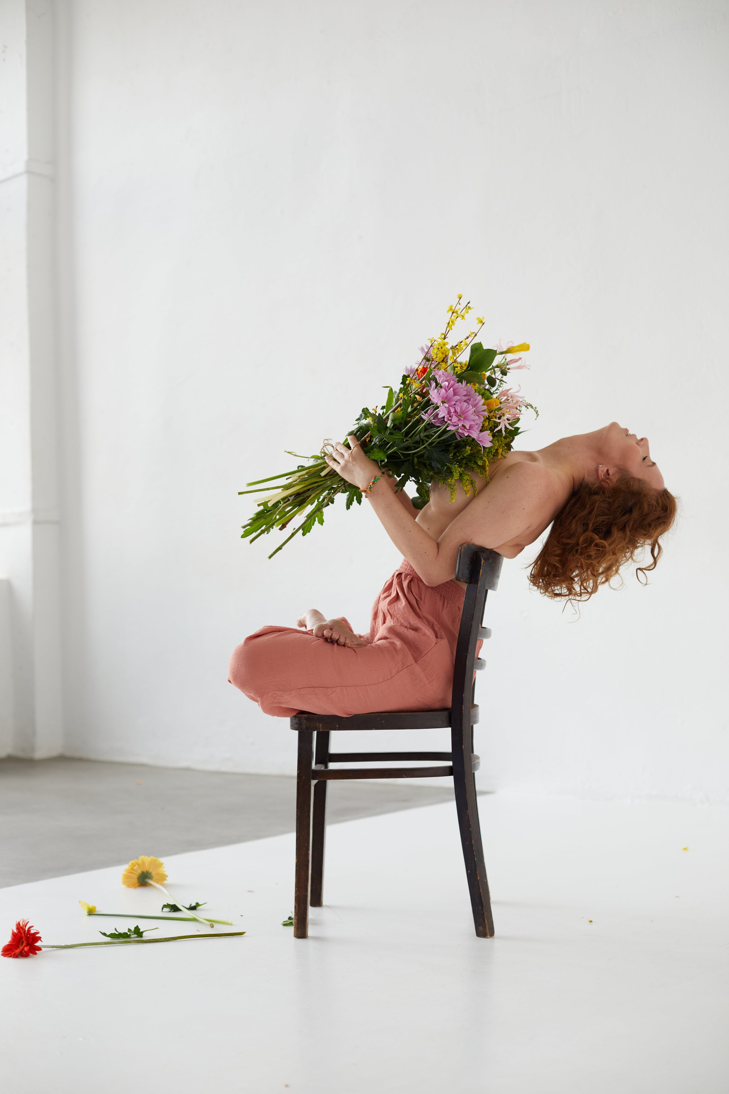 Фотосессия для Анны в студии с цветами. Оксана Кузь|фотограф и продюсер