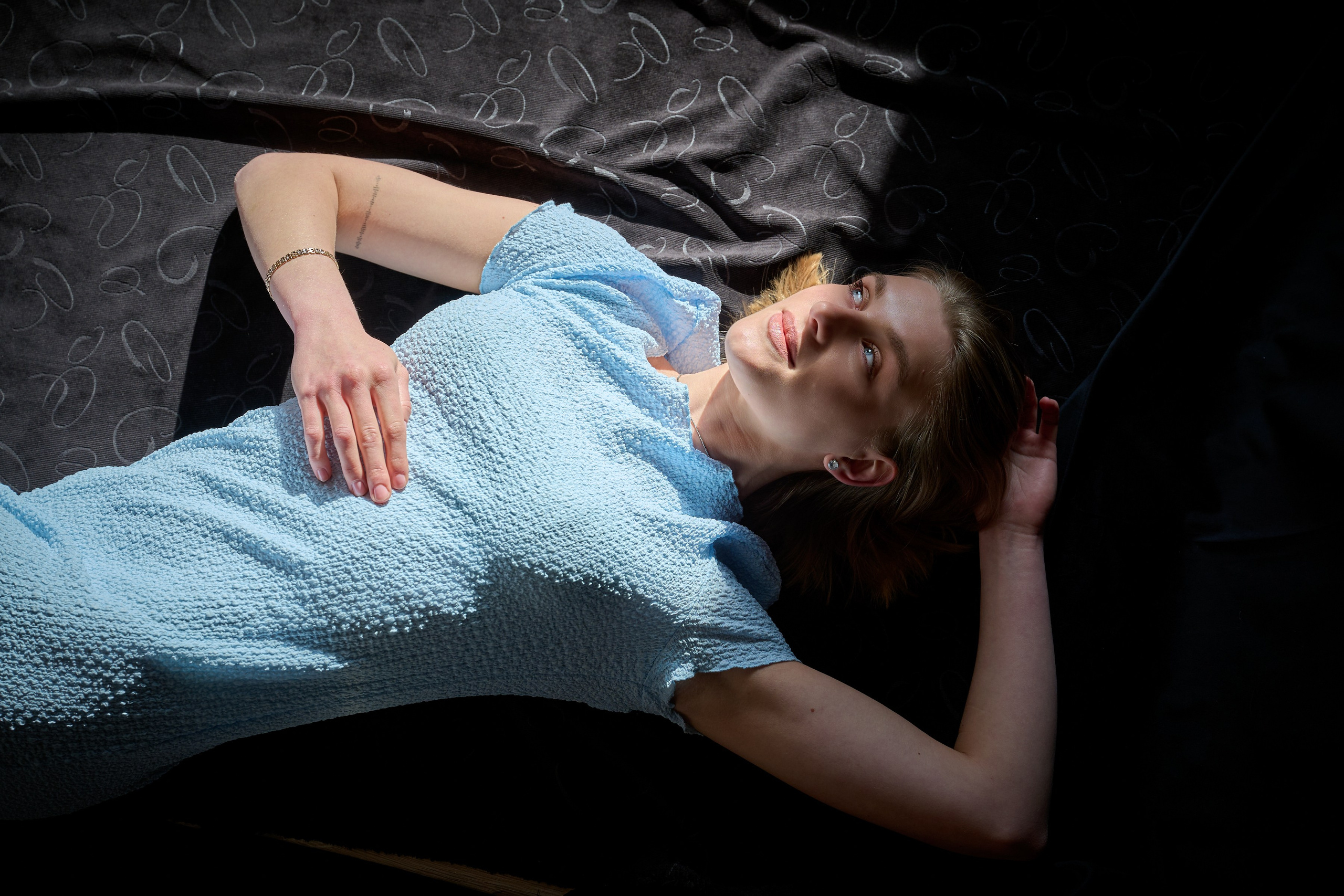 Алина — Тихая съемка. Тихая женская фотография — съёмка без ролей и позирования, где важнее состояние, чем образ