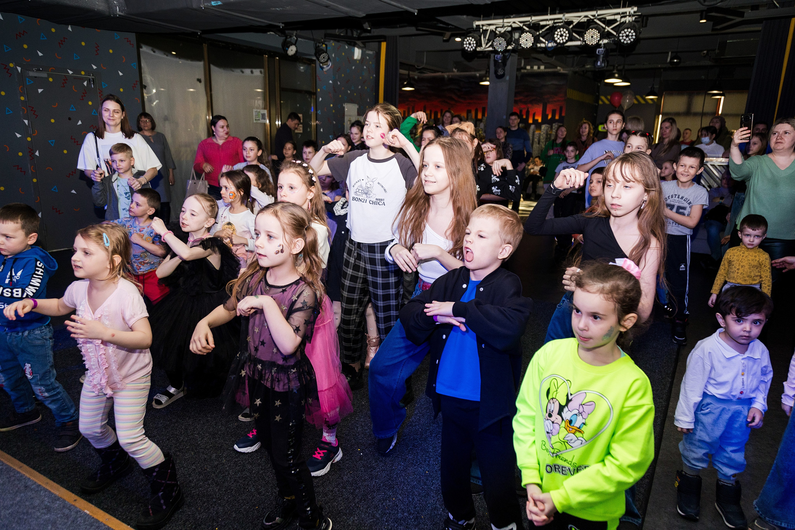 Арлекину 18 лет. Детский фотограф видеограф в Хабаровске Михаил Орлов