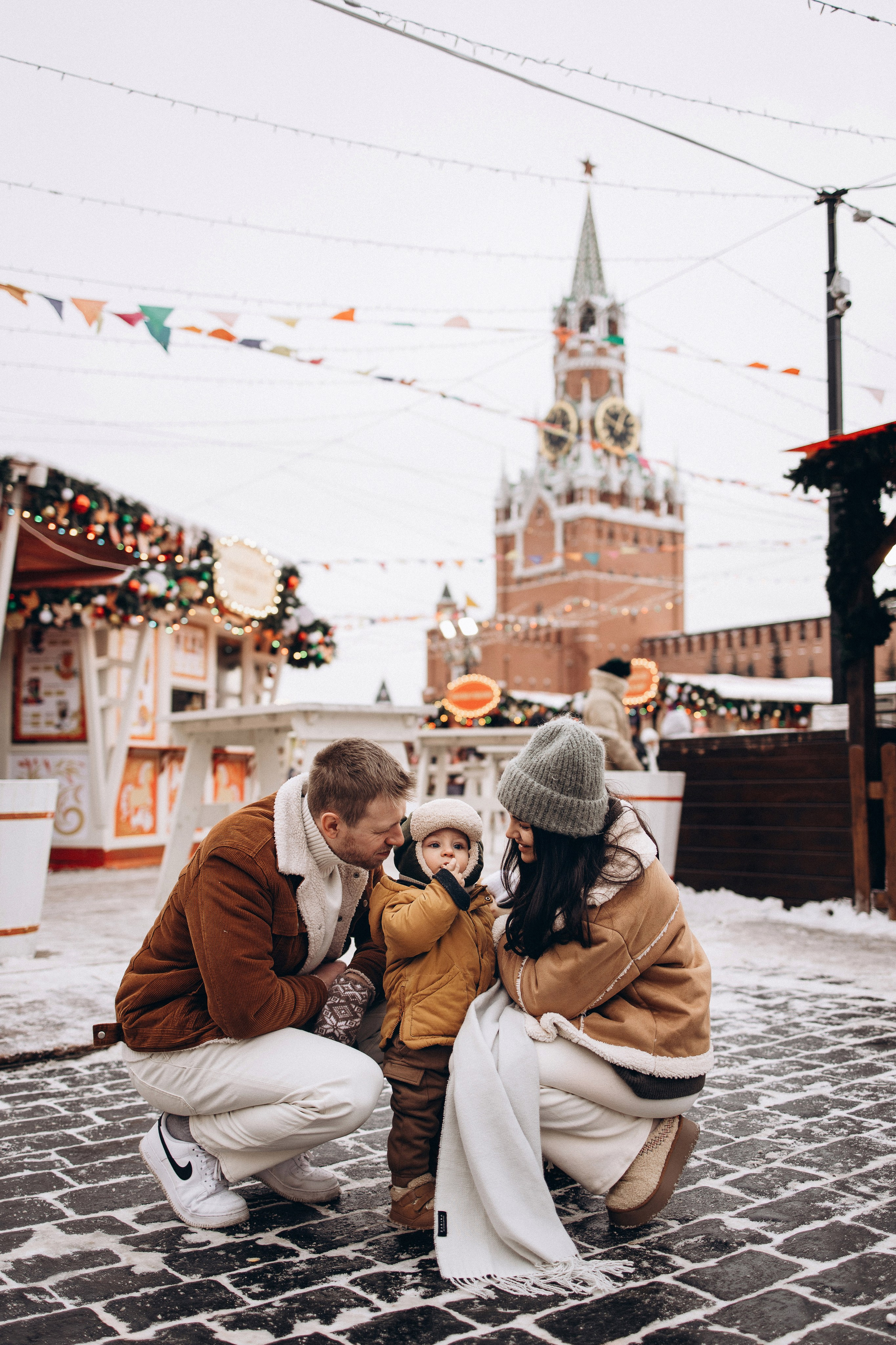 Марьям, Михаил и Лев на Рождественской ярмарке. Семейный фотограф в Москве Марина Петра