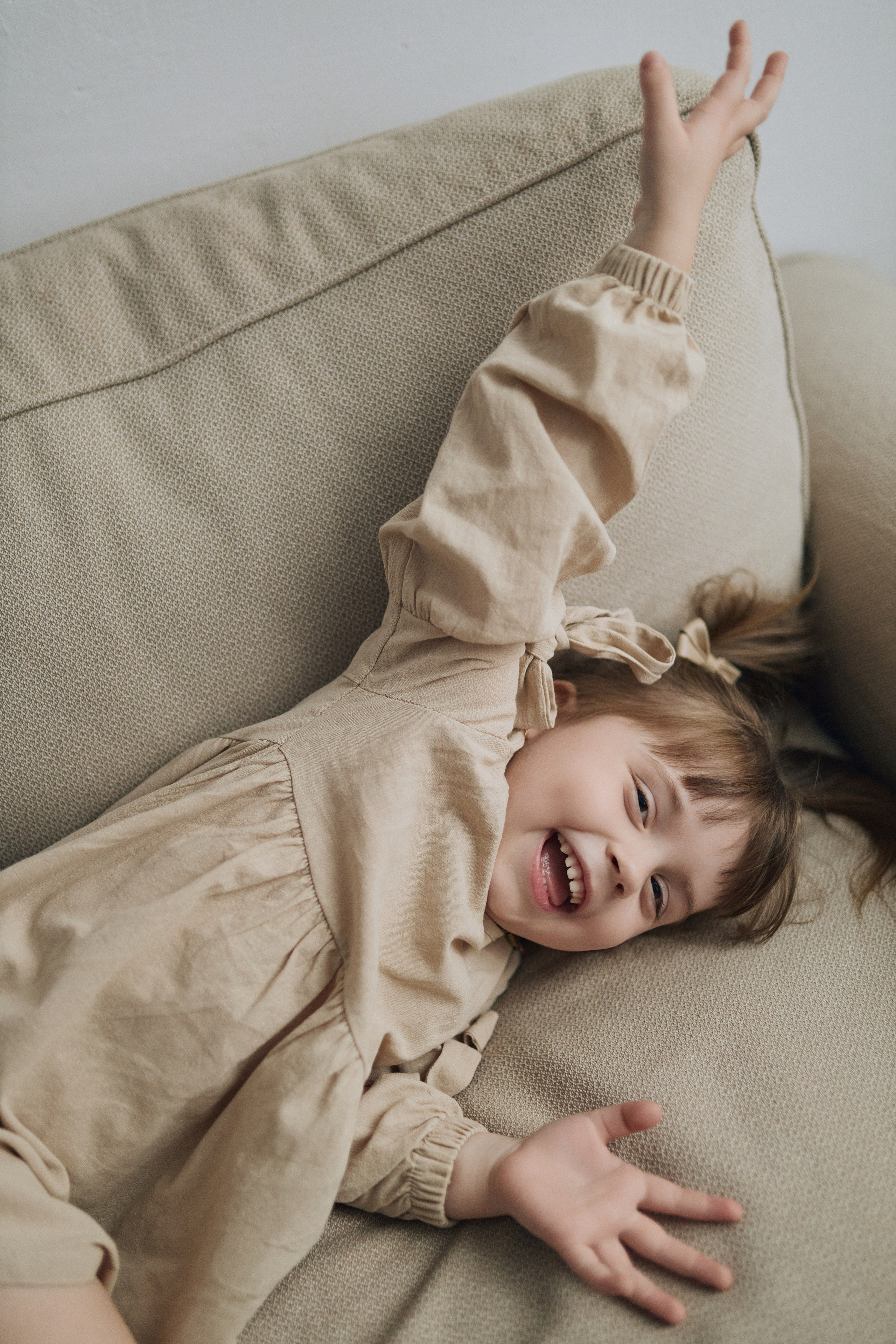 Студийная фотосессия мамы и дочки. Алина Каравайцева. Фотограф в городе Барнаул