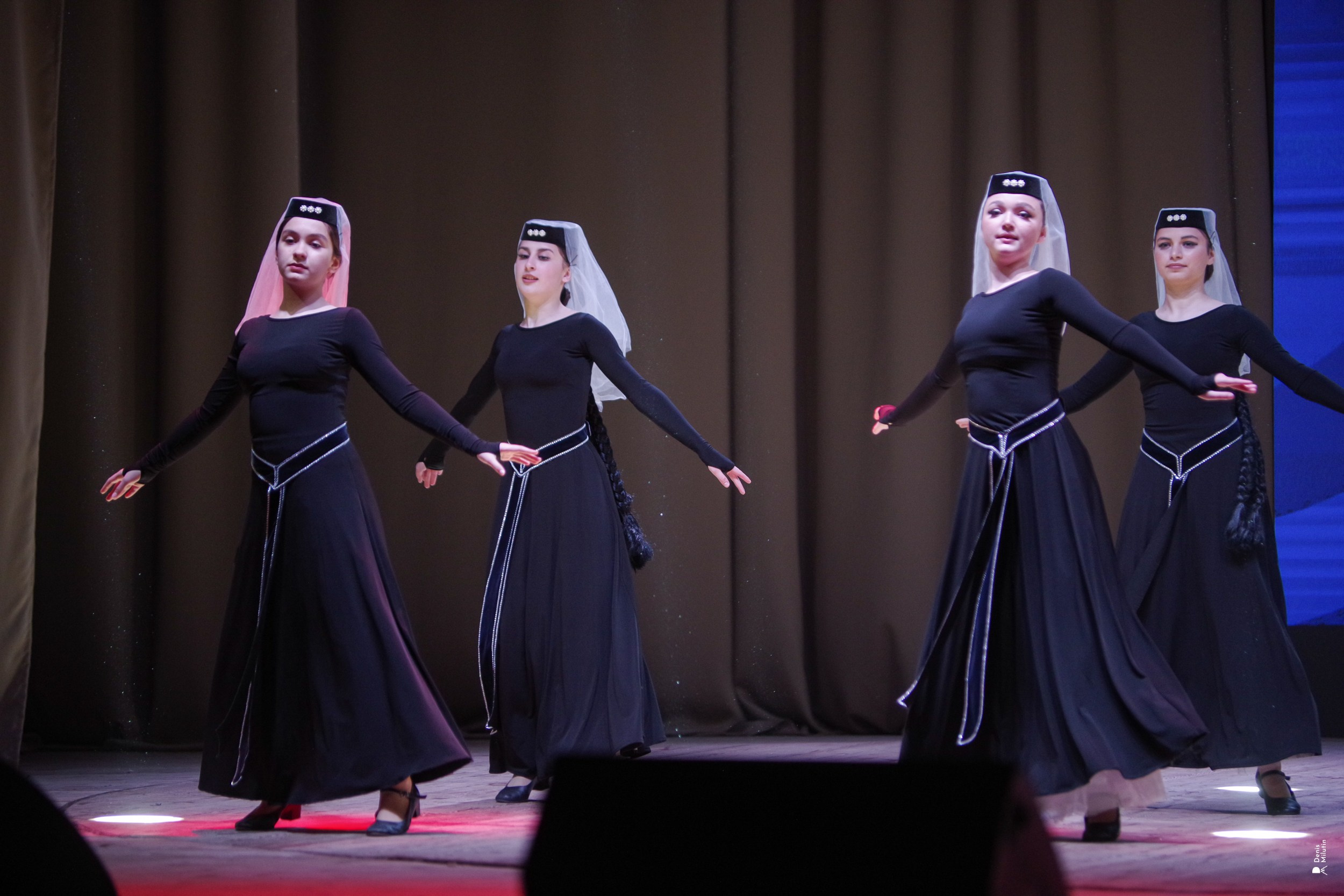 Танцы в Хоби. Портретный фотограф Денис Милютин