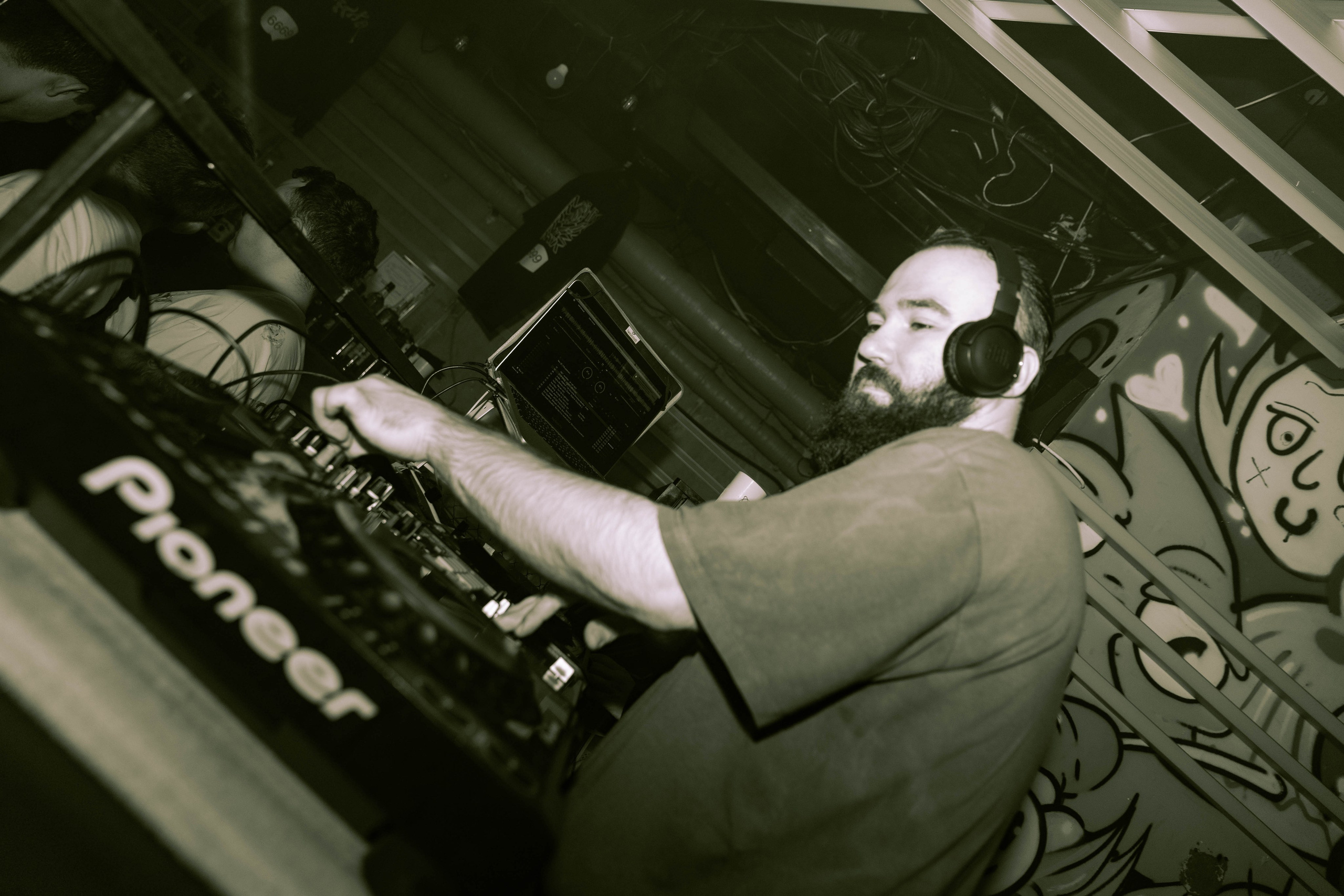 Mishka-bar 2. _Carpe diem_