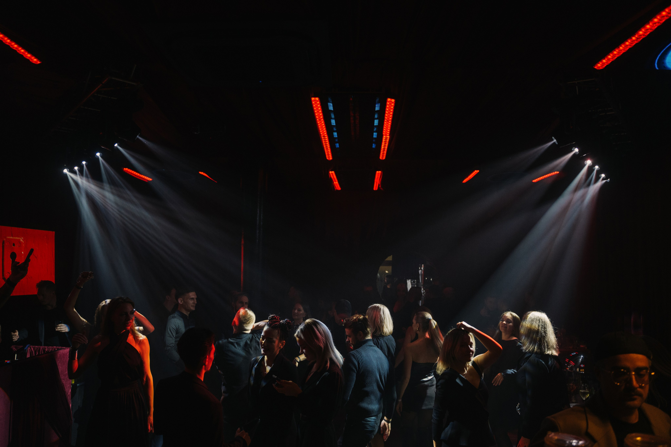 Открываю двери без ключа. Фотограф Евстигнеев Илья