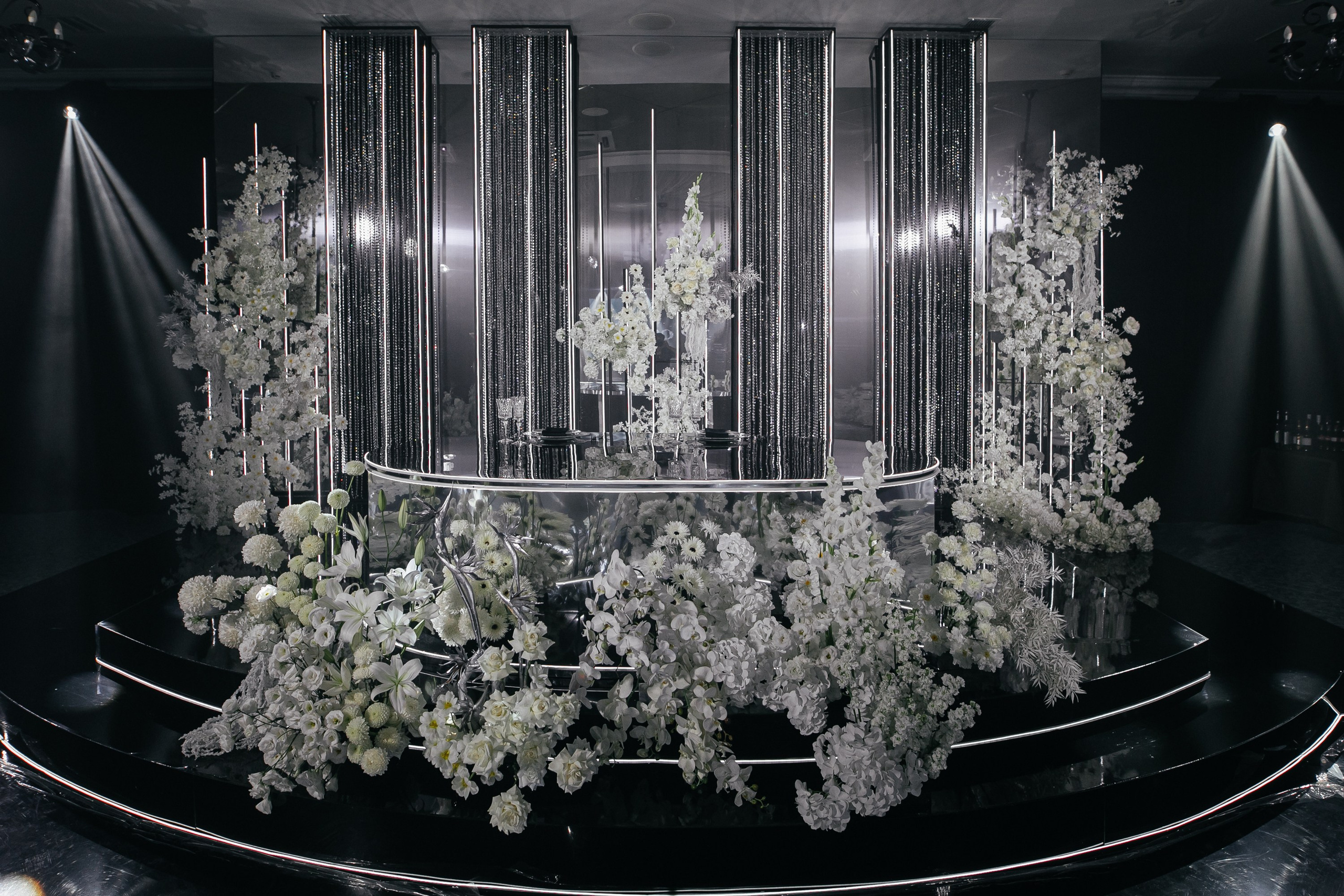 Реализация концепции свадебного декора «Отражаясь в любимых» LAZAR DECOR. Главная