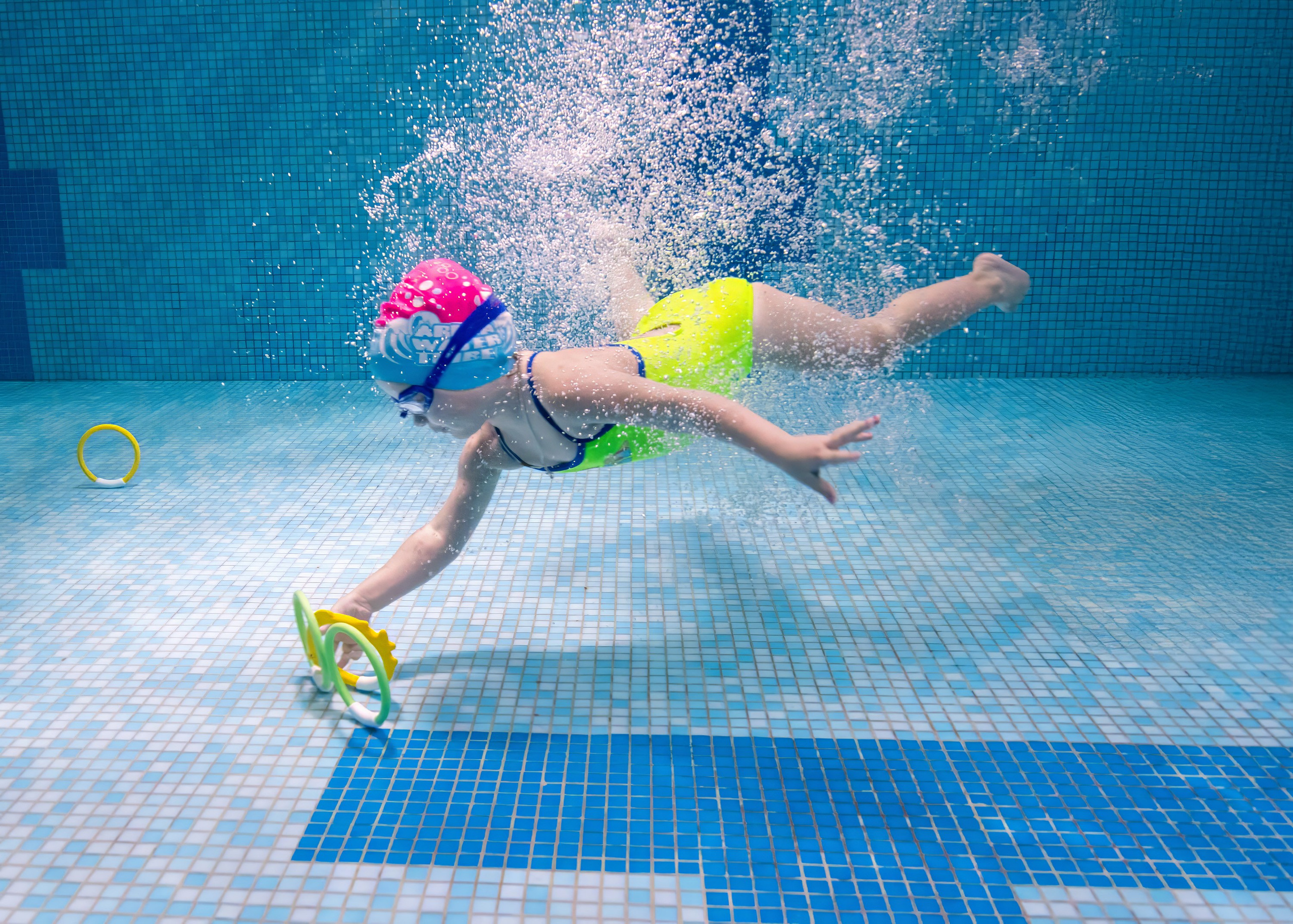 Подводная фотосессия в бассейне маленькой девочки с мамой. Профессиональная фотосъемка. Ростов-на-Дону