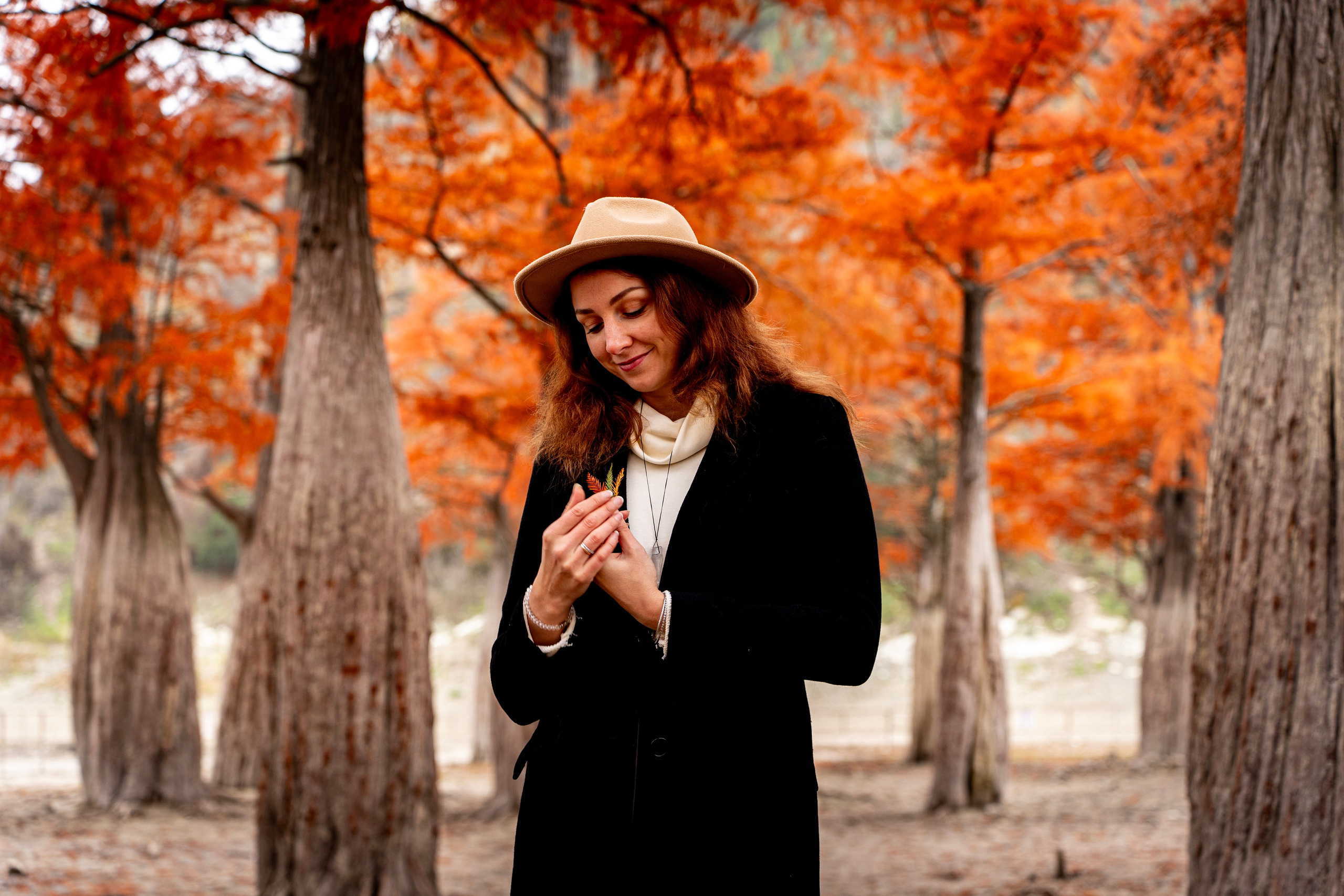 Осенняя фотосессия в Анапе — яркие кипарисы. Семейный и детский фотограф Екатерина Черняева. Снимаю портреты, love story, фотопрогулки, работаю на улице, в кафе, студии, дома у клиента