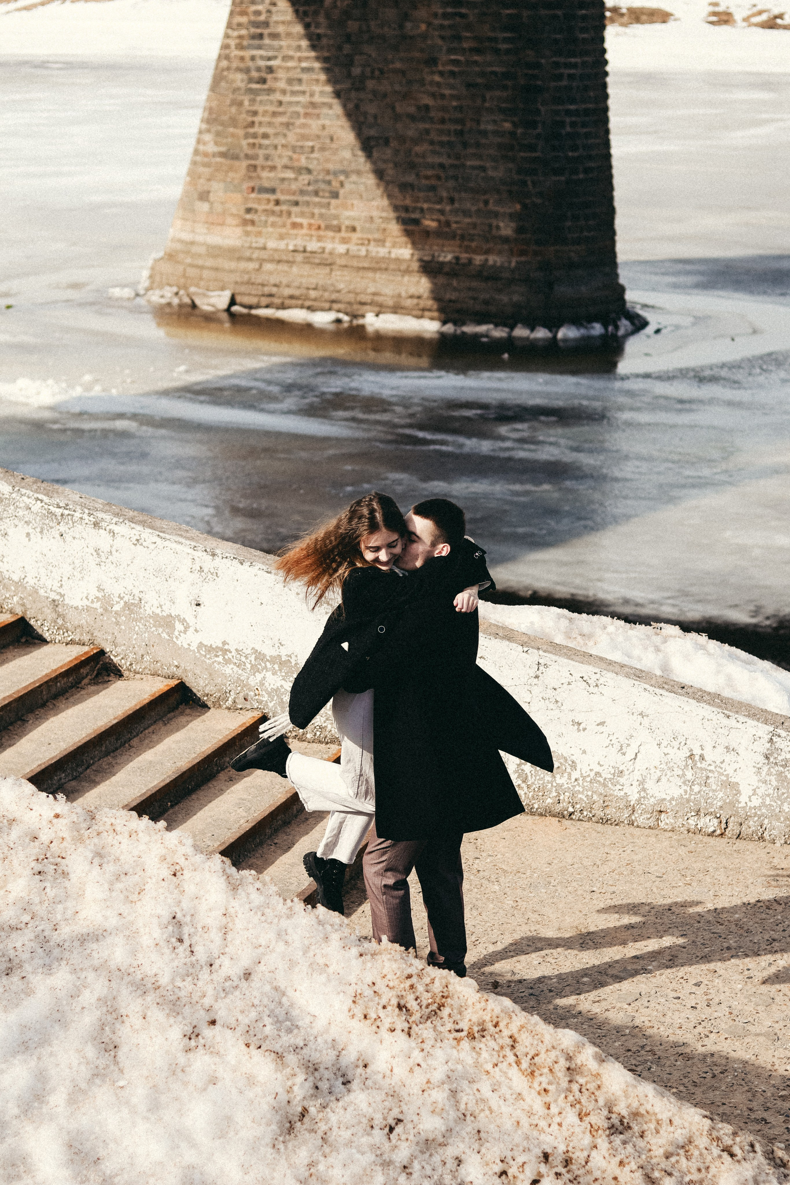 Парная фотосессия Елизавета & Николай на набережной в Москве. Индивидуальный, свадебный, и love-story фотограф в Москве