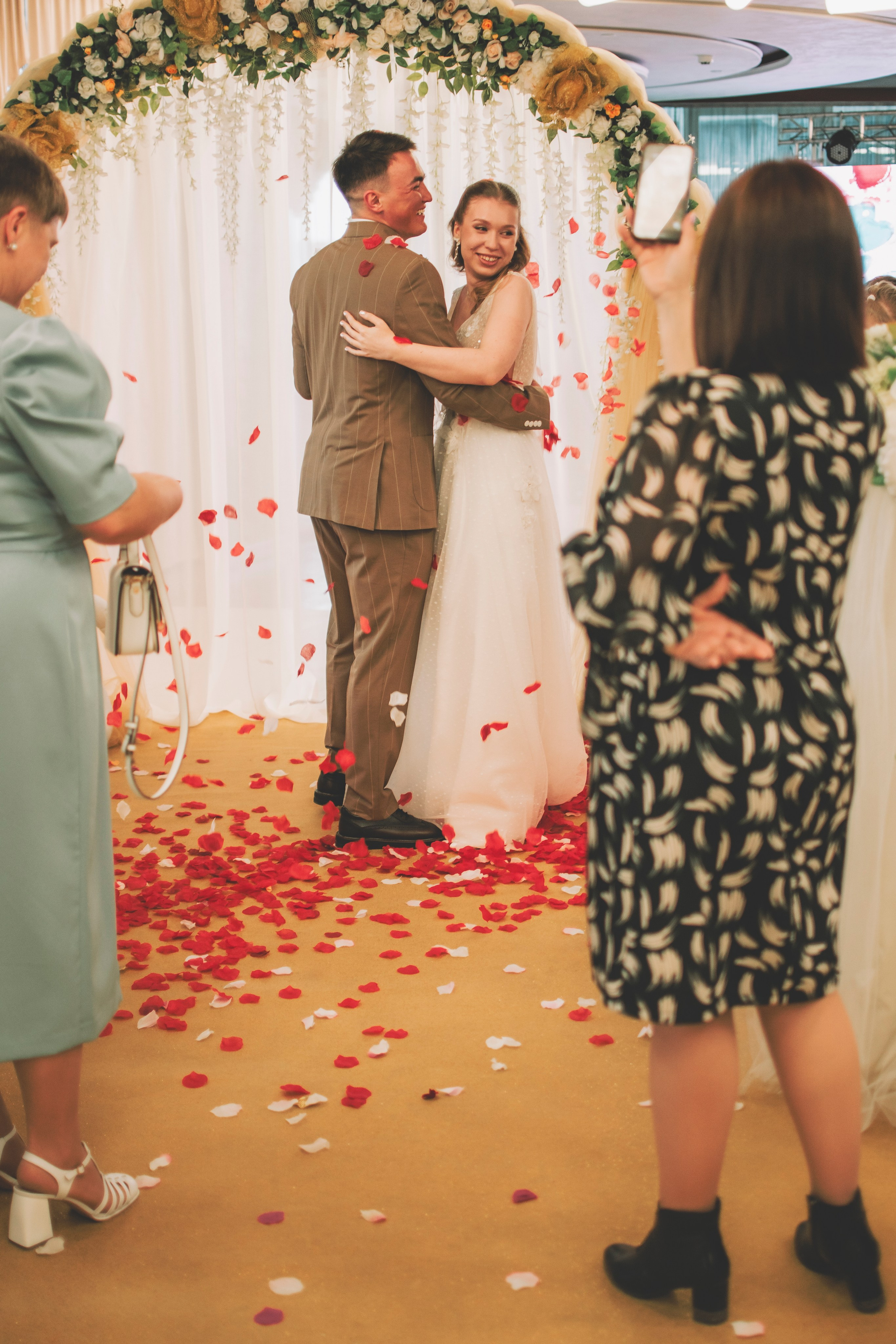 Альберт и Анастасия (Студийная фотосессия, роспись в ДК Нефтяник + фотосессия с гостями). Семейный и свадебный фотограф Губкинский и Ставрополь