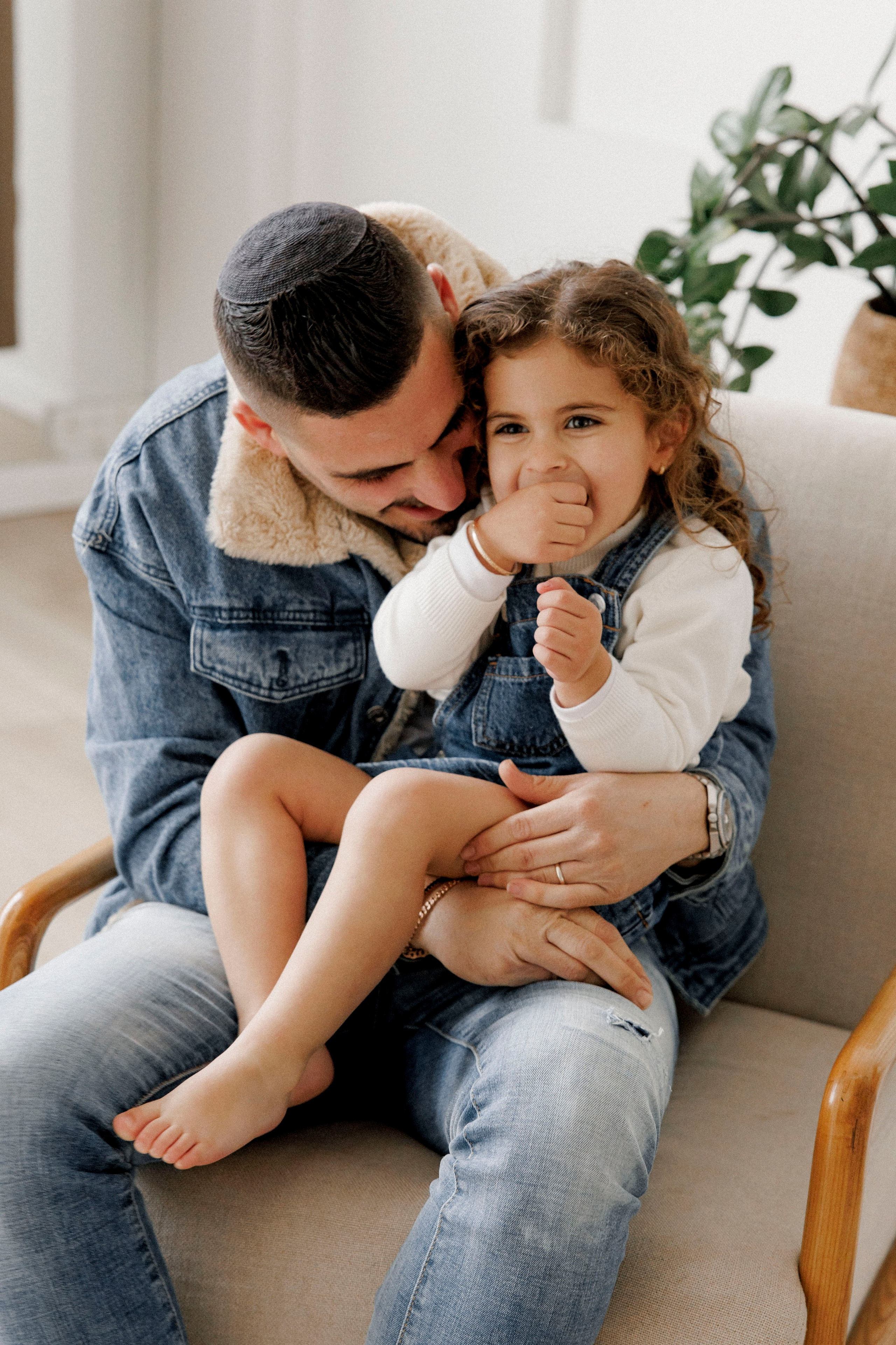 Family photoshoot in White Studio. Wedding and family photographer
