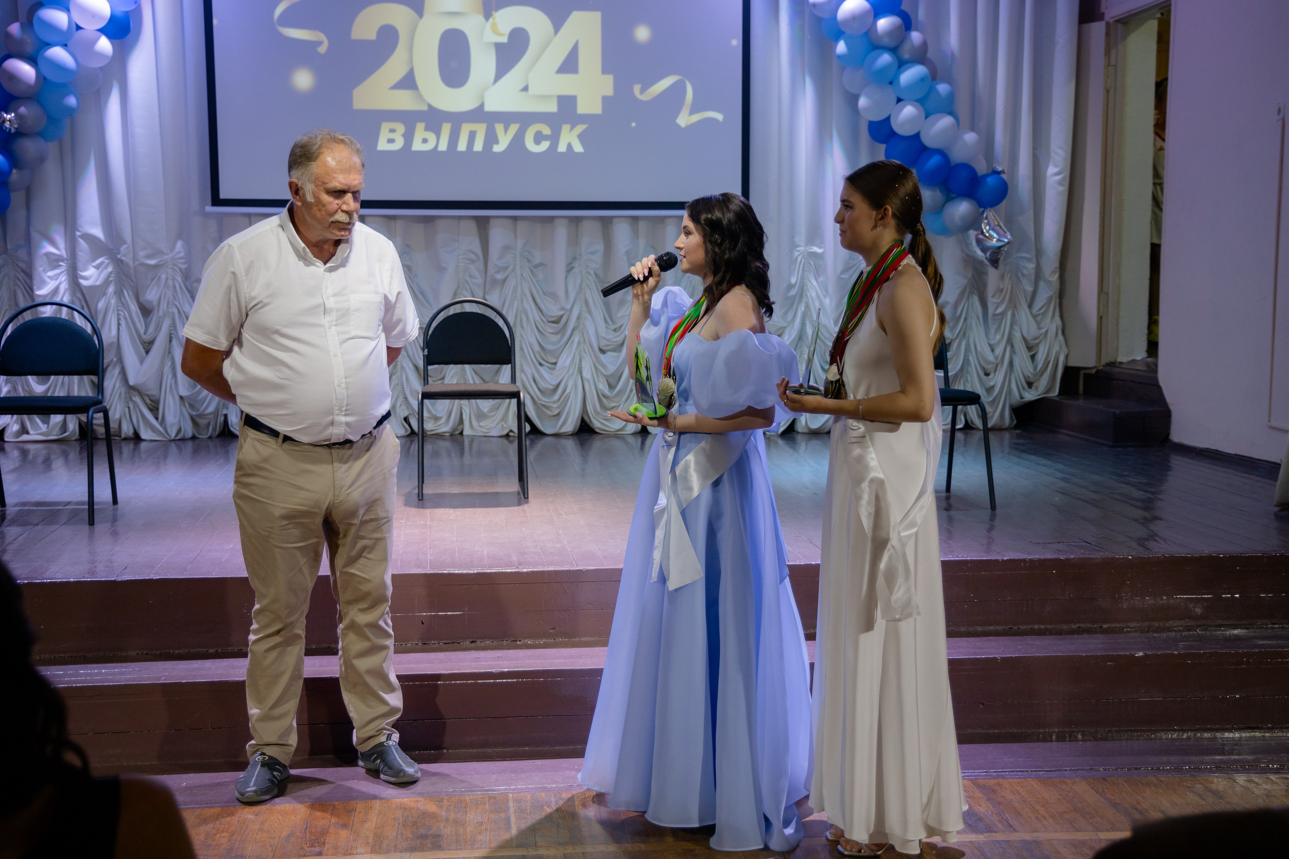 Школьный выпускной 2024 год в Соколе (Минск). Свадебный фотограф в Минске/Беларуси Сергей Спиридонов