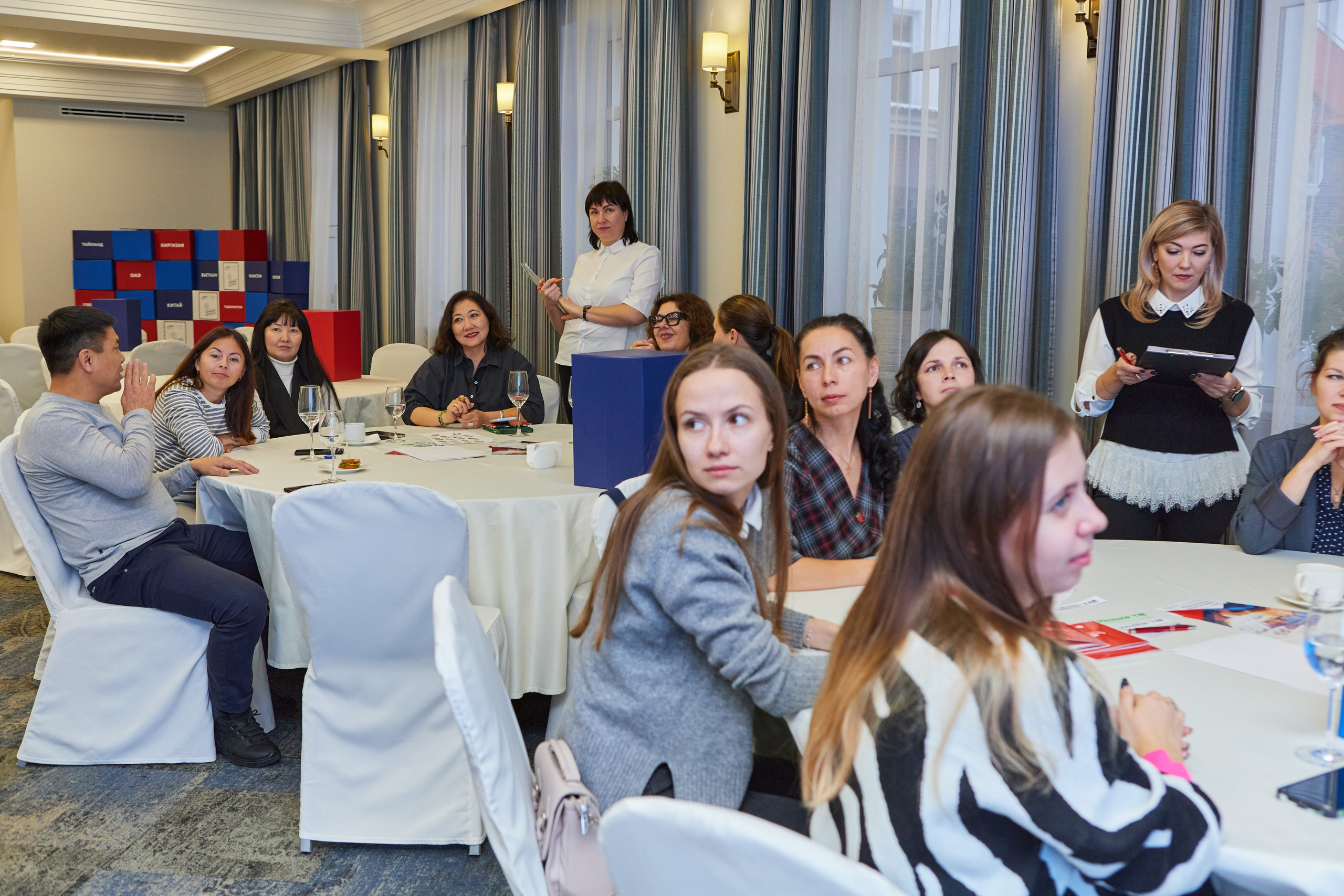 Бизнес-игра «Экспортное казино», центр «Мой Бизнес». Контент-фотограф в Абакане Наталья Нагибина