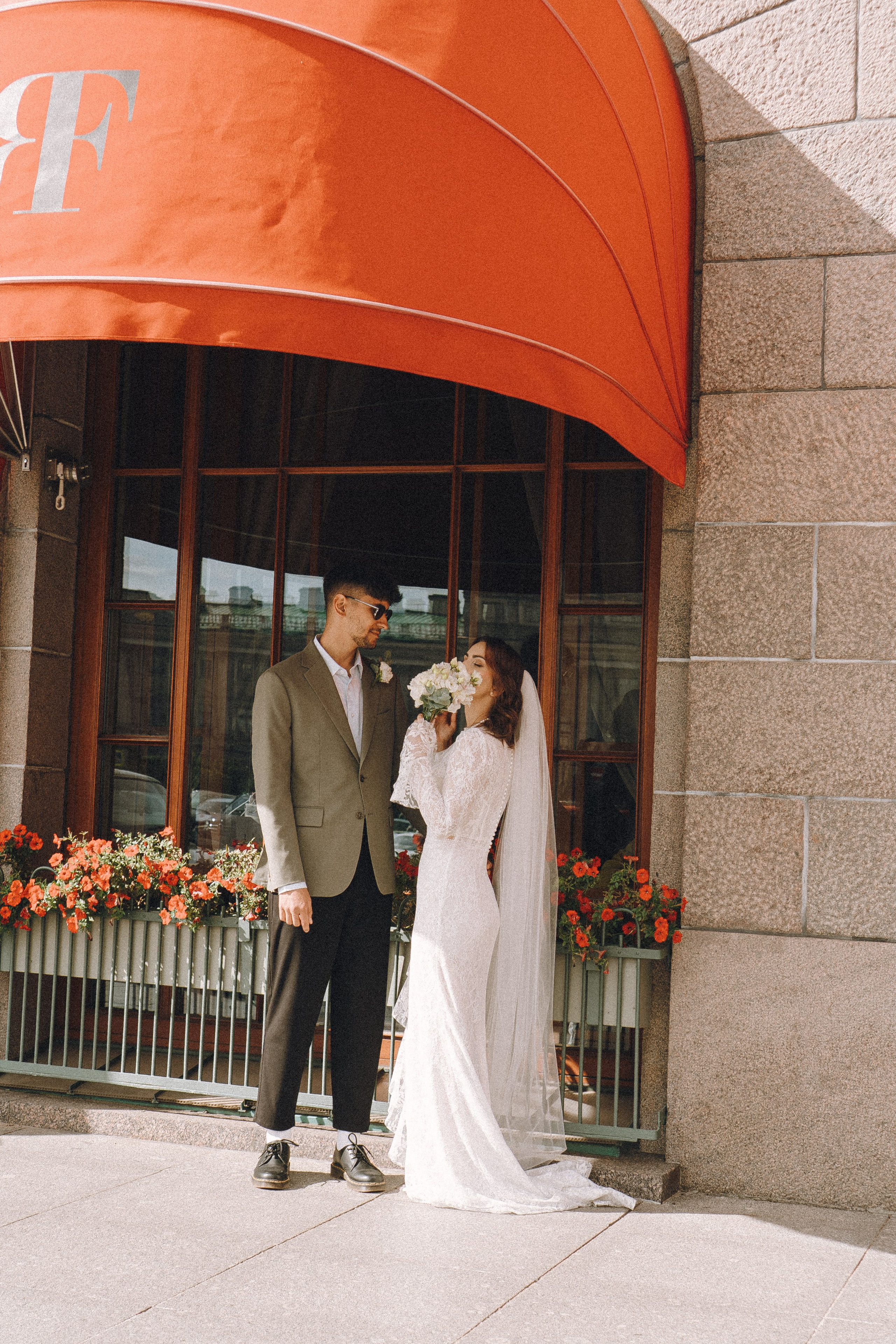 СВАДЕБНАЯ ПРОГУЛКА ВОЗЕ ИСАИКЕВСКОГО СОБОРА АСТОРИИ И ЗАКОНОДАЛЕТНОГО СОБРАНИЯ. Профессиональный фотограф, Санкт-Петербург — Виктория Богомолова