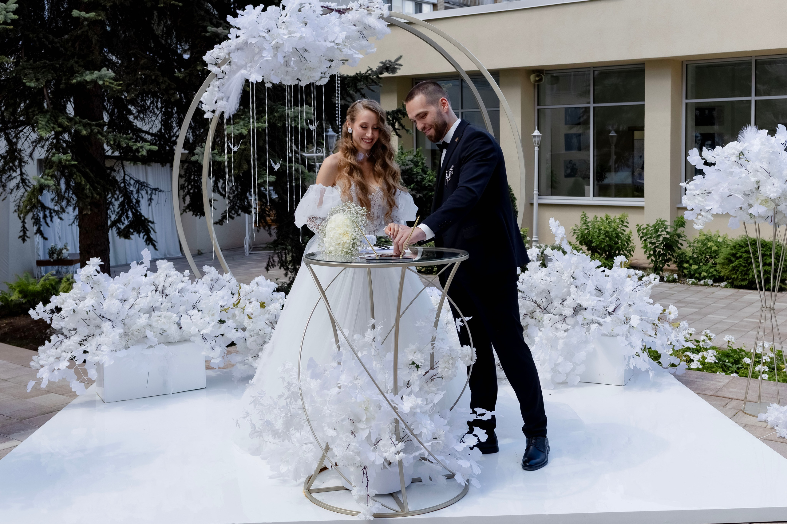 Торжественная регистрация в ЗАГСе. Свадебный фотограф Александра Попова