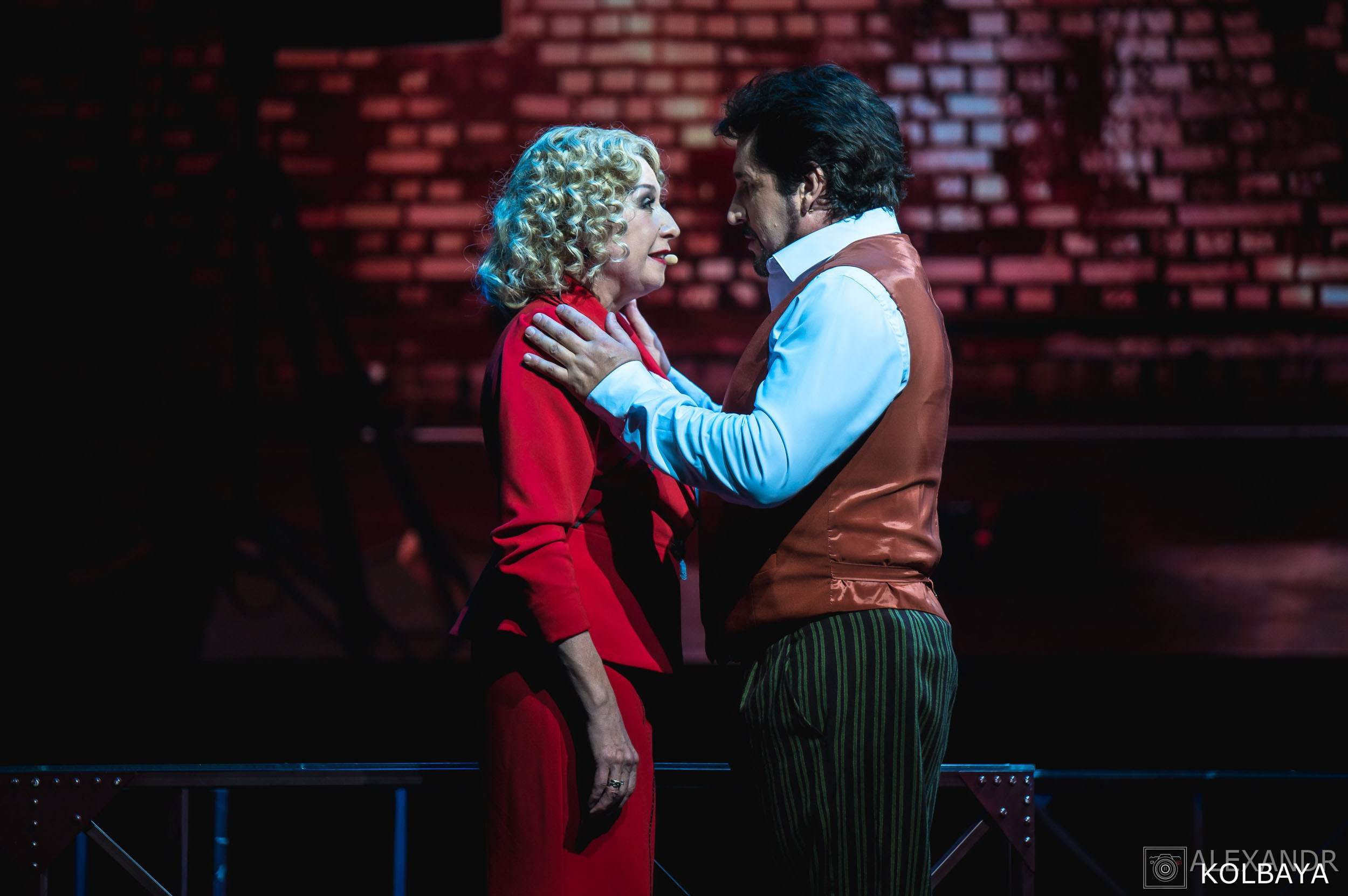 Фотографии со спектакля «Привет, я тетя Чарли». Концертный и театральный репортажный фотограф в Москве Александр Колбая