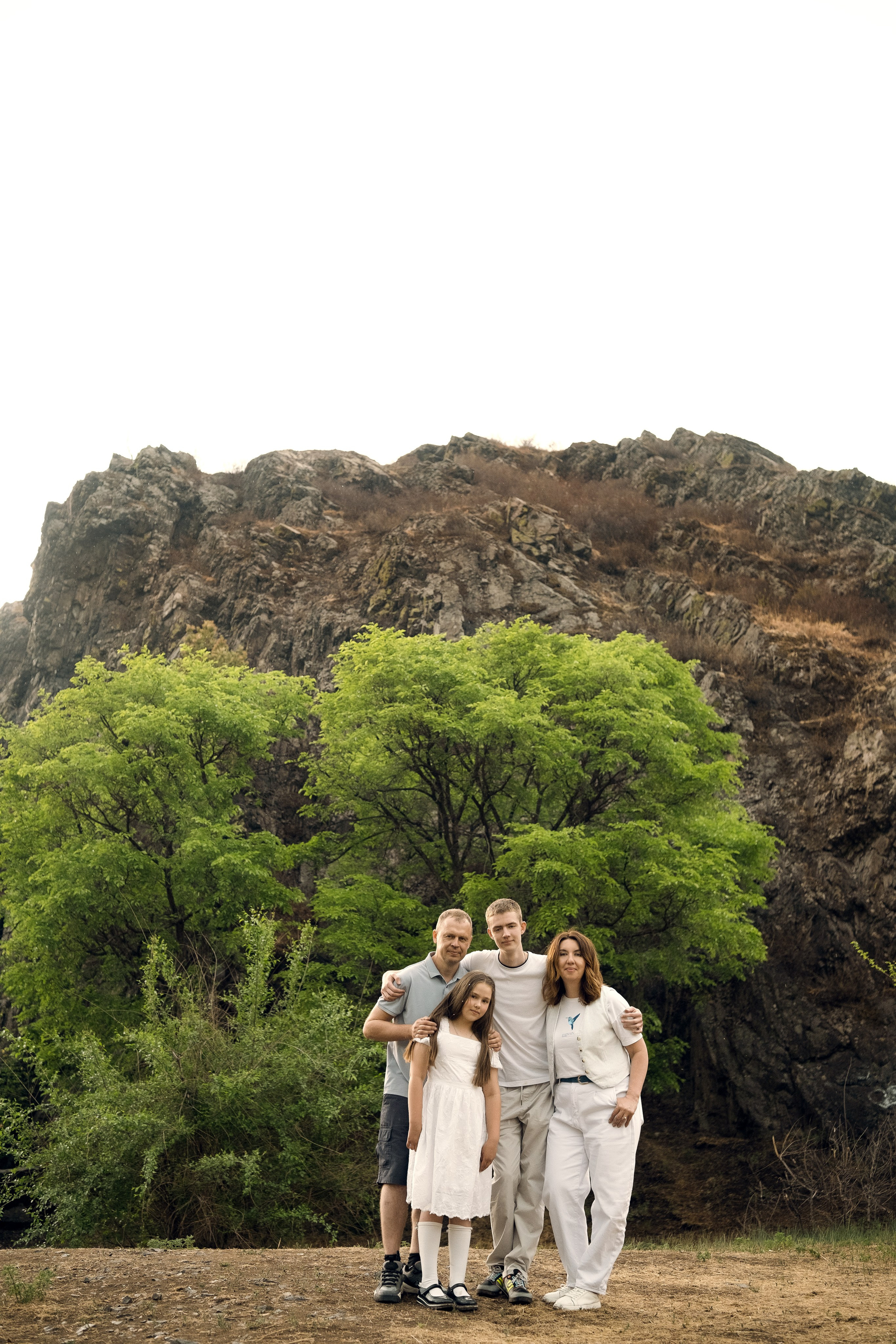 Семейная фотосессия на природе. Портретный фотограф в Чите Анна Камратова. Помогу Вам создать историю, в которой Вы — главный герой!