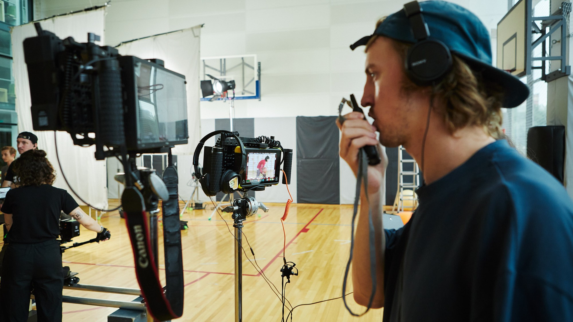 Бэкстейдж сериала «Школота» — репортажная фотосъёмка съёмочного процесса. Репортажный фотограф в Москве — Дмитрий Тарасов | Съёмка мероприятий, концертов, корпоративов