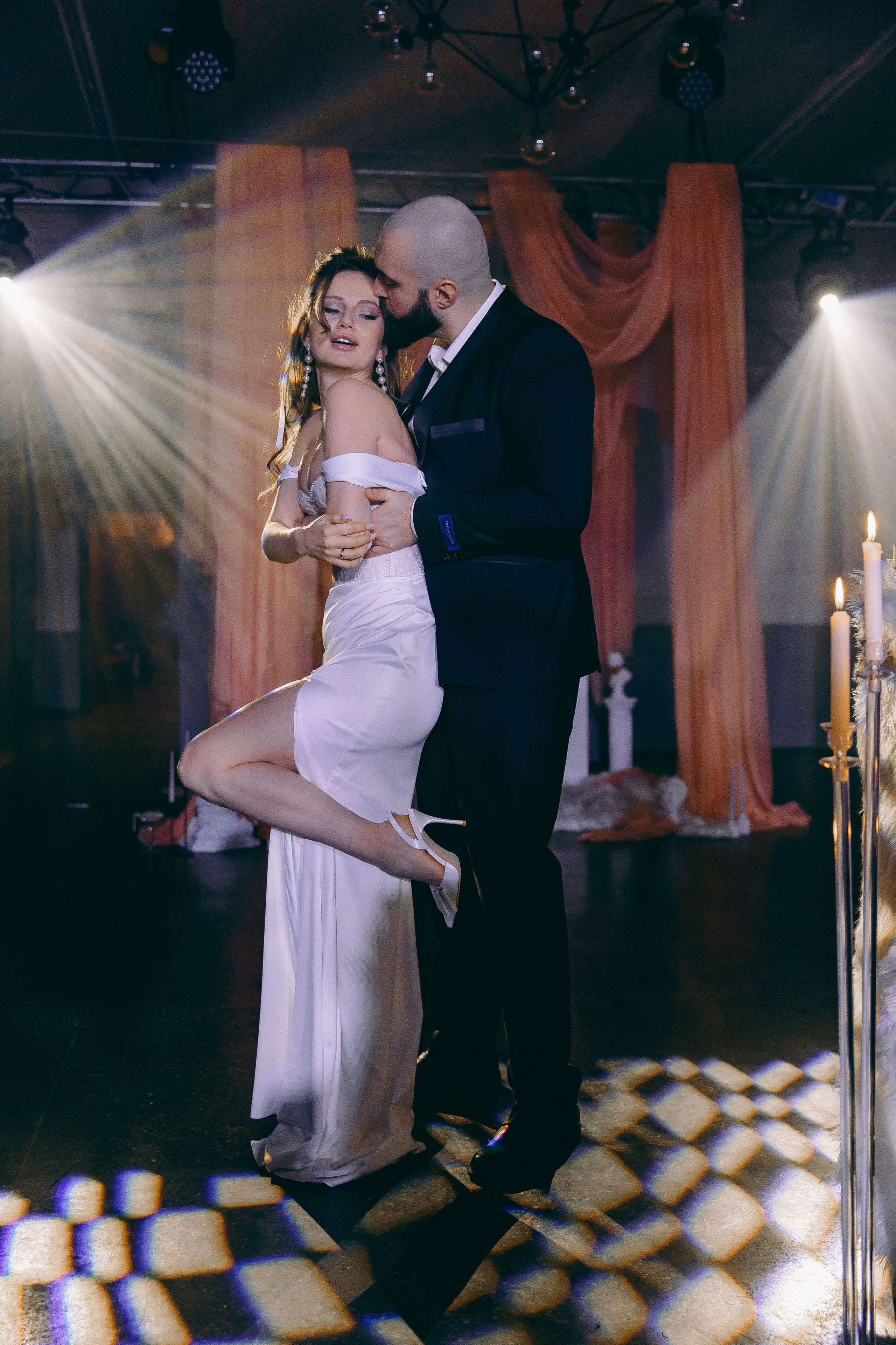 История торта Олеси и Владимира. Свадебный и семейный фотограф в Рязани Саша Крутых