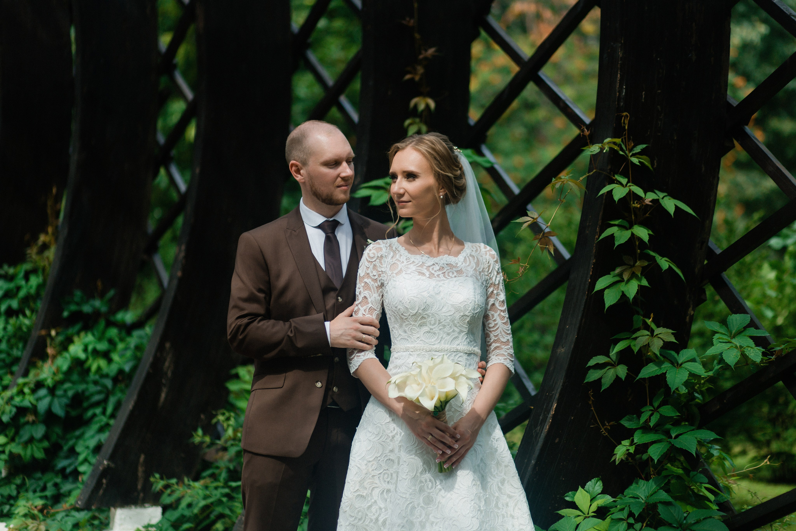 Свадебная фотосессия Сергея и Елены. Наш свадебный день. Видеосъемка и фотосъемка свадеб. Фотограф и оператор на свадьбу. Видеосъемка подкастов, собственная видео-фотостудии. Предметная фотосъемка