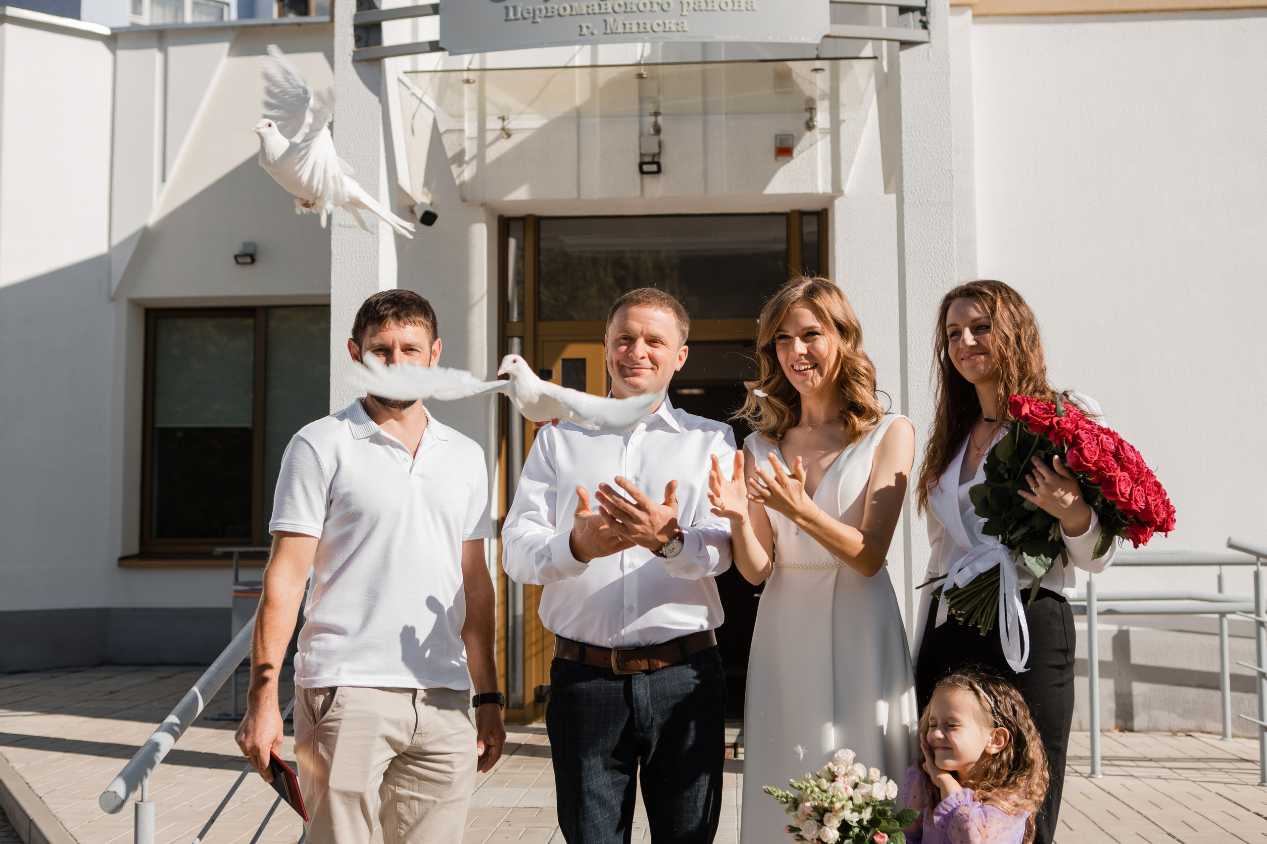 Отдел ЗАГС Администрации Первомайского района. Видеосъемка и фотосъемка свадеб. Фотограф и оператор на свадьбу. Видеосъемка подкастов, собственная видео-фотостудии. Предметная фотосъемка