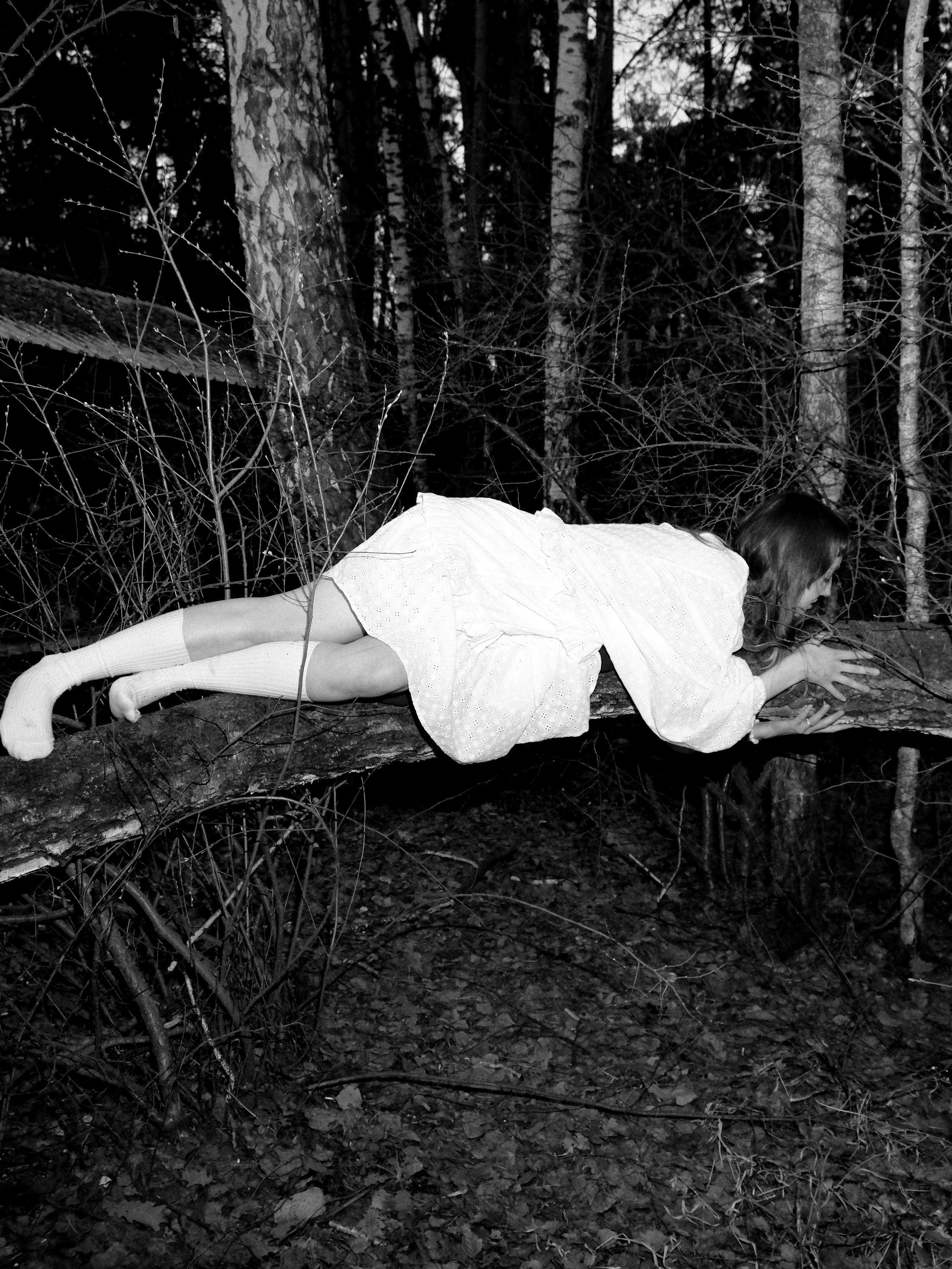 Полина на дереве. Фотограф в Челябинске Анастасия Синягина