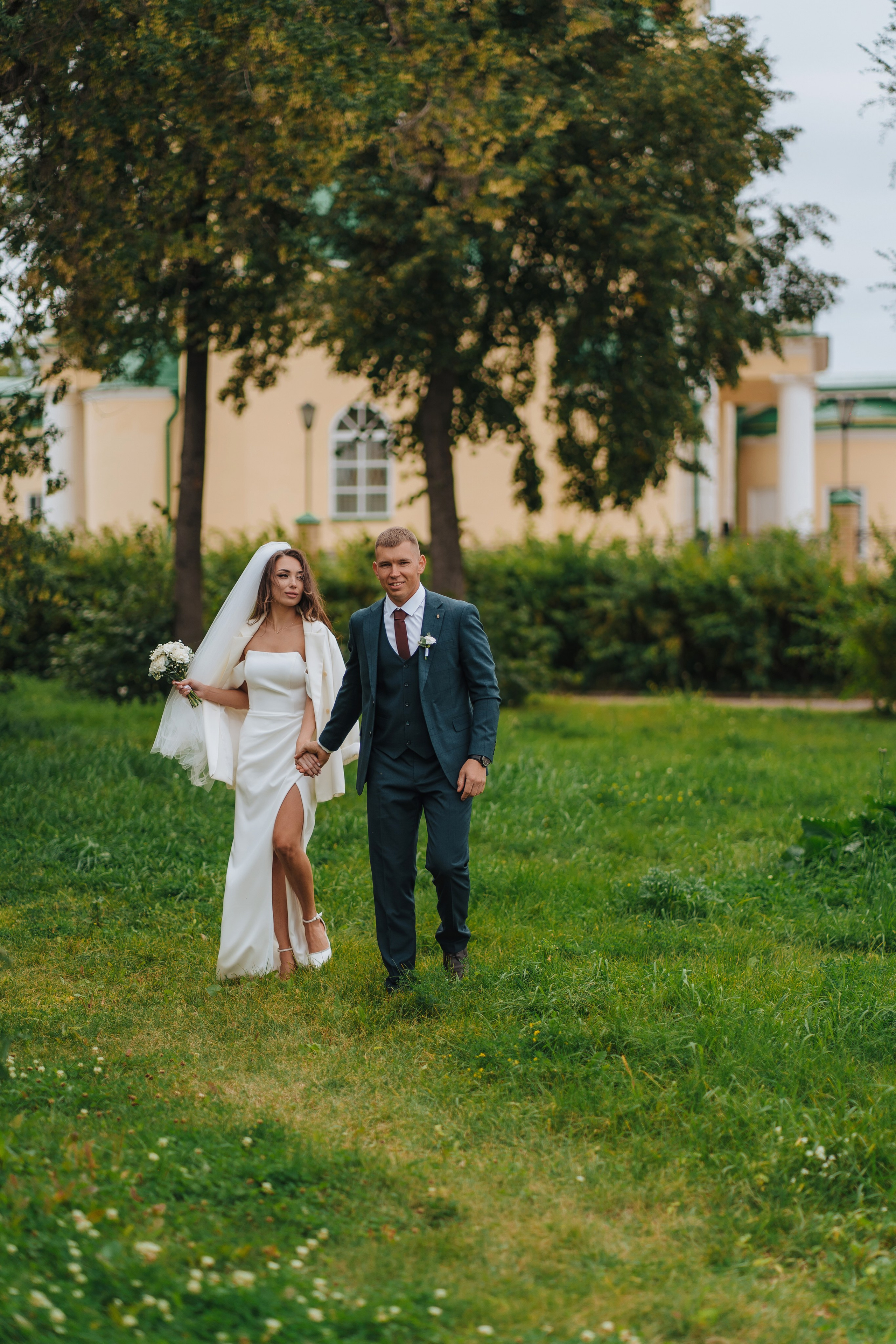 Свадебная фотопрогулка у храма