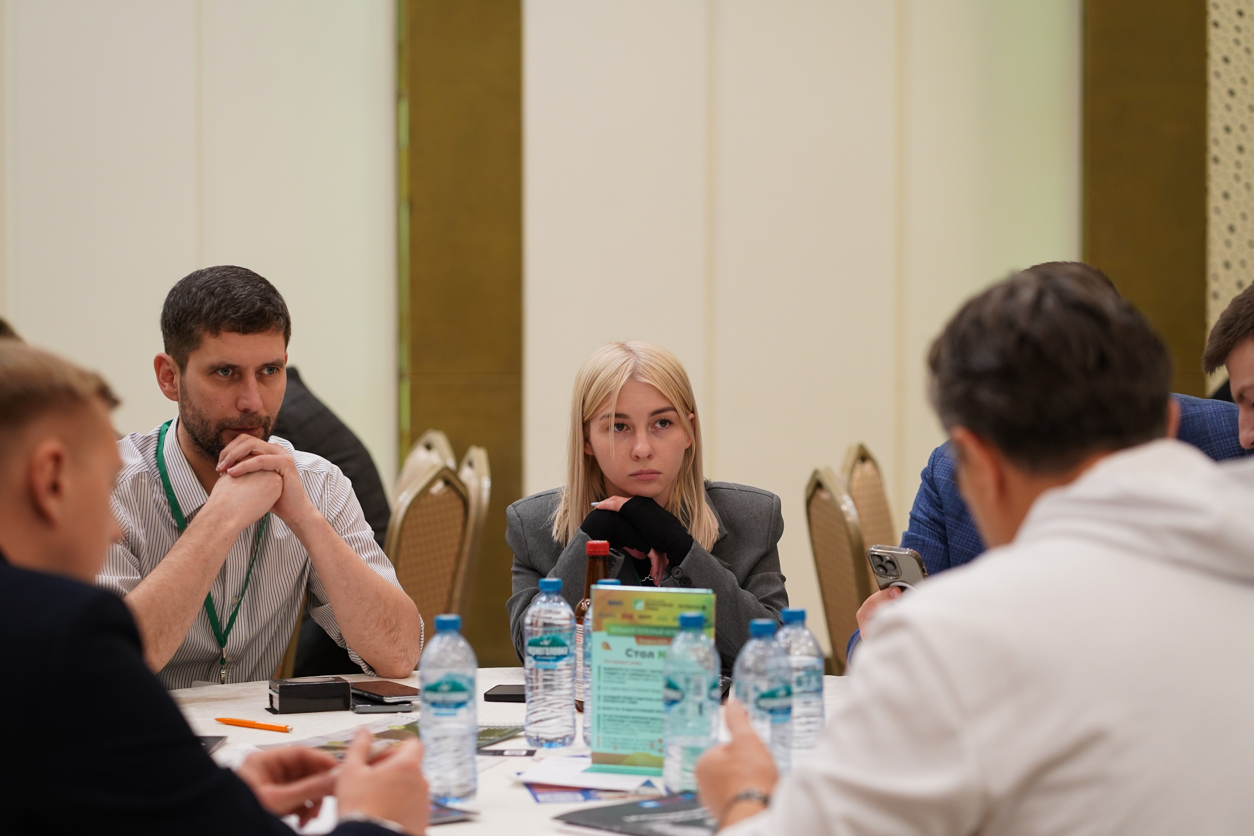 Малоэтажная страна конференция. Фотограф