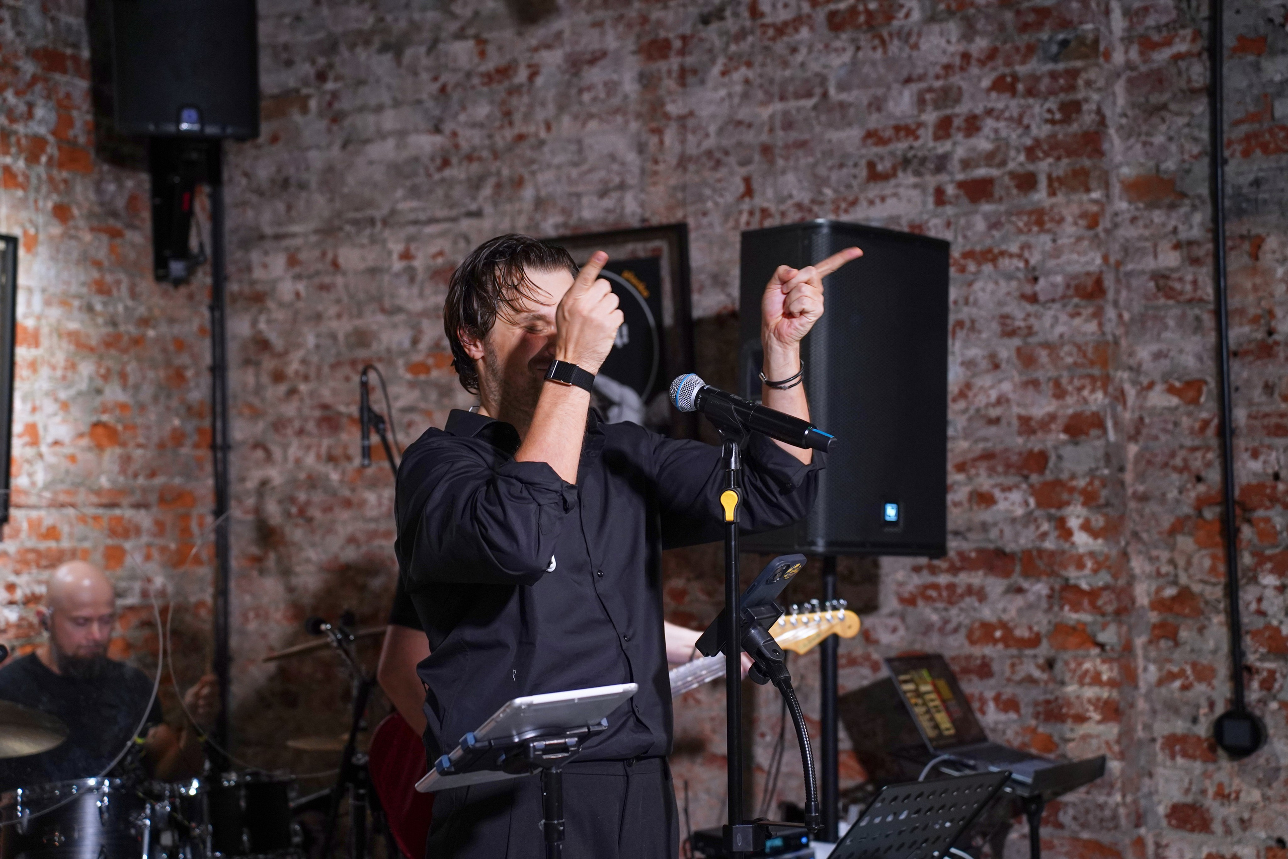 Концерт кавер группы. Фотограф