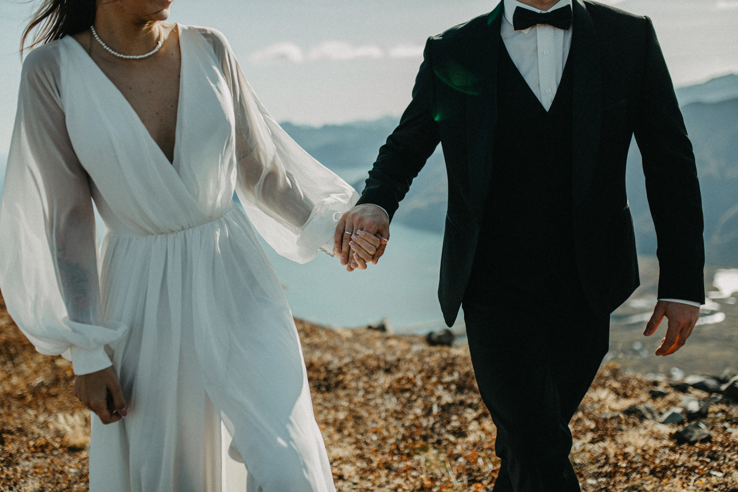 Вертолетный полет Бухта Жировая. Свадебное фото и видео на Камчатке. Туристические маршруты