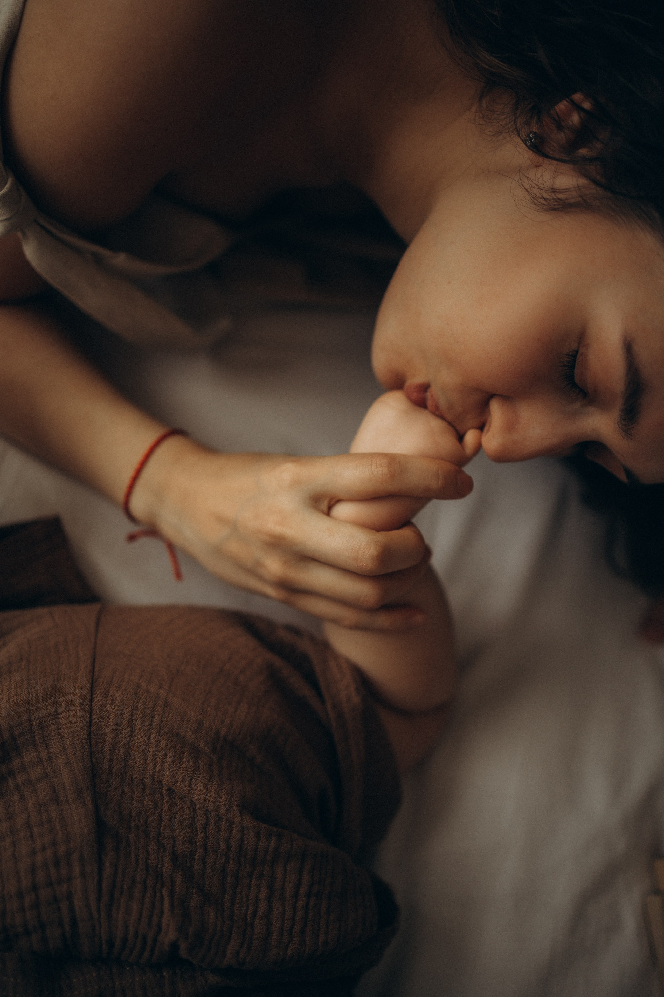 Регина и малыш Дима. Семейный, домашний, ньюборн фотограф Москва Цветкова Елизавета