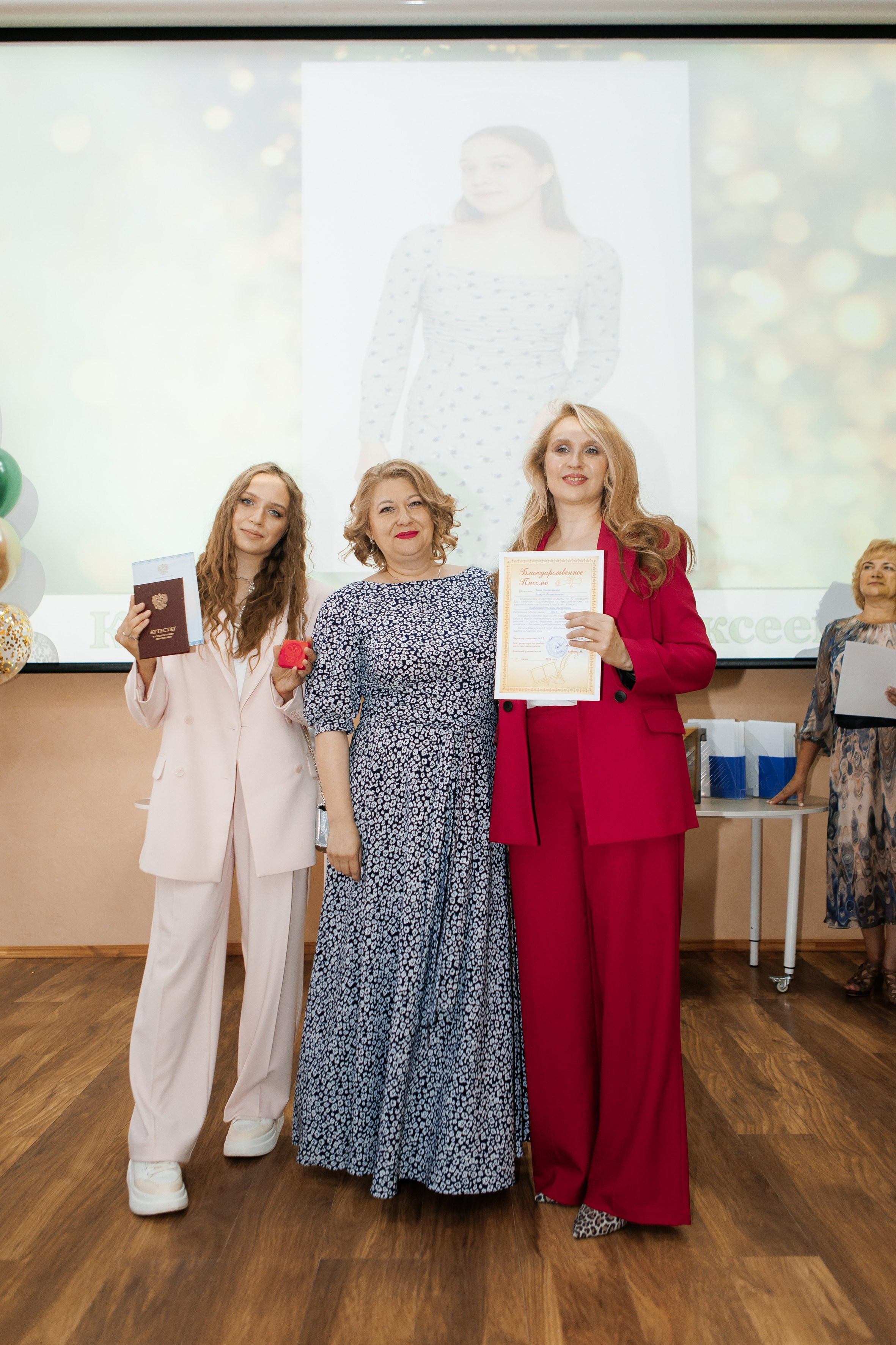 Выпускной Гимназия 12 2024 г. Свадебный и портретный Фотограф в Липецке Дмитрий Котюков