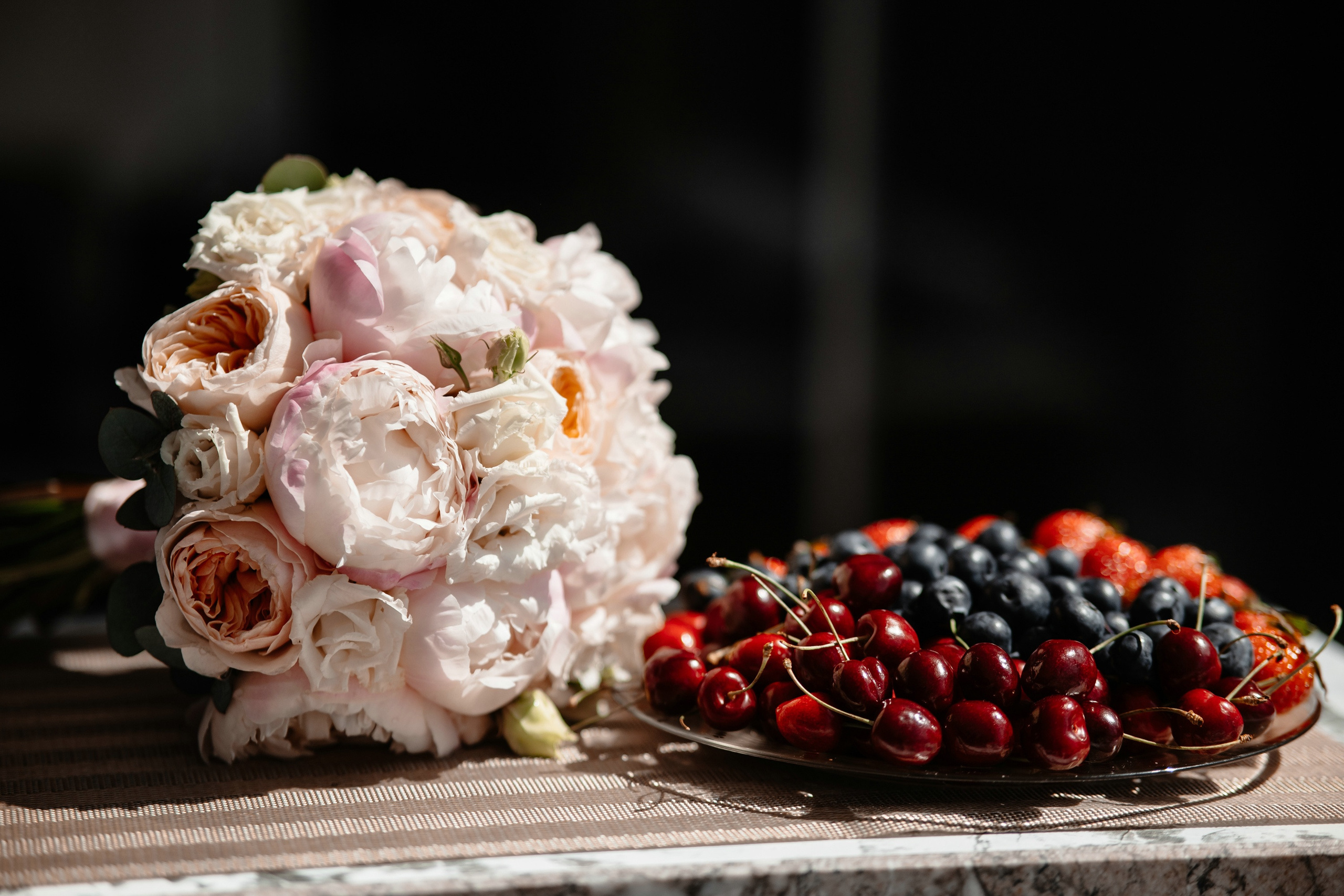 Свадебные фото в Москва Сити и роспись в ЗАГСе Барвиха. Свадебный и семейный фотограф в Москве Светлана Зоткина