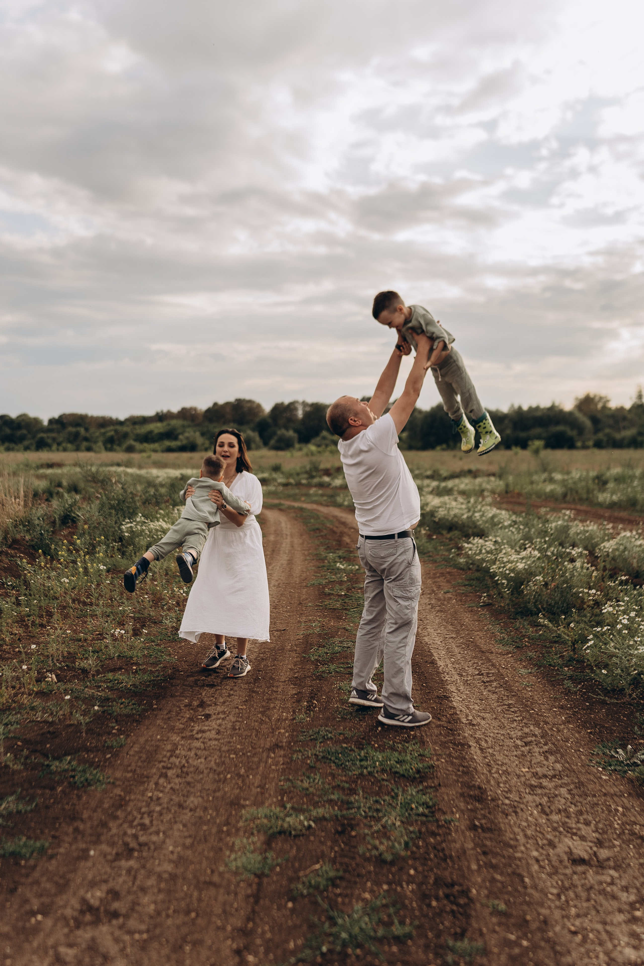 Лето. Ромашки. Семья. Семейный и домашний фотограф в Уфе Ирина Гарасюта
