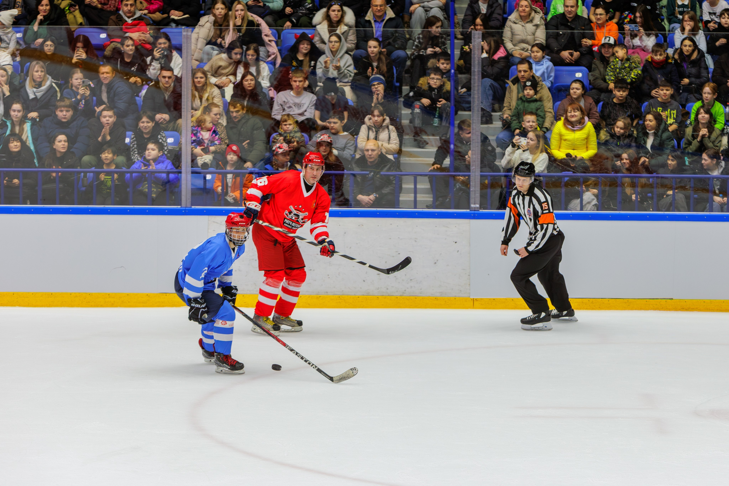 Первый матч Легенд в 2025 году. Выпускные альбомы и школьный фотограф в Подольске, Троицке, Щербинке, Москве и Московской области