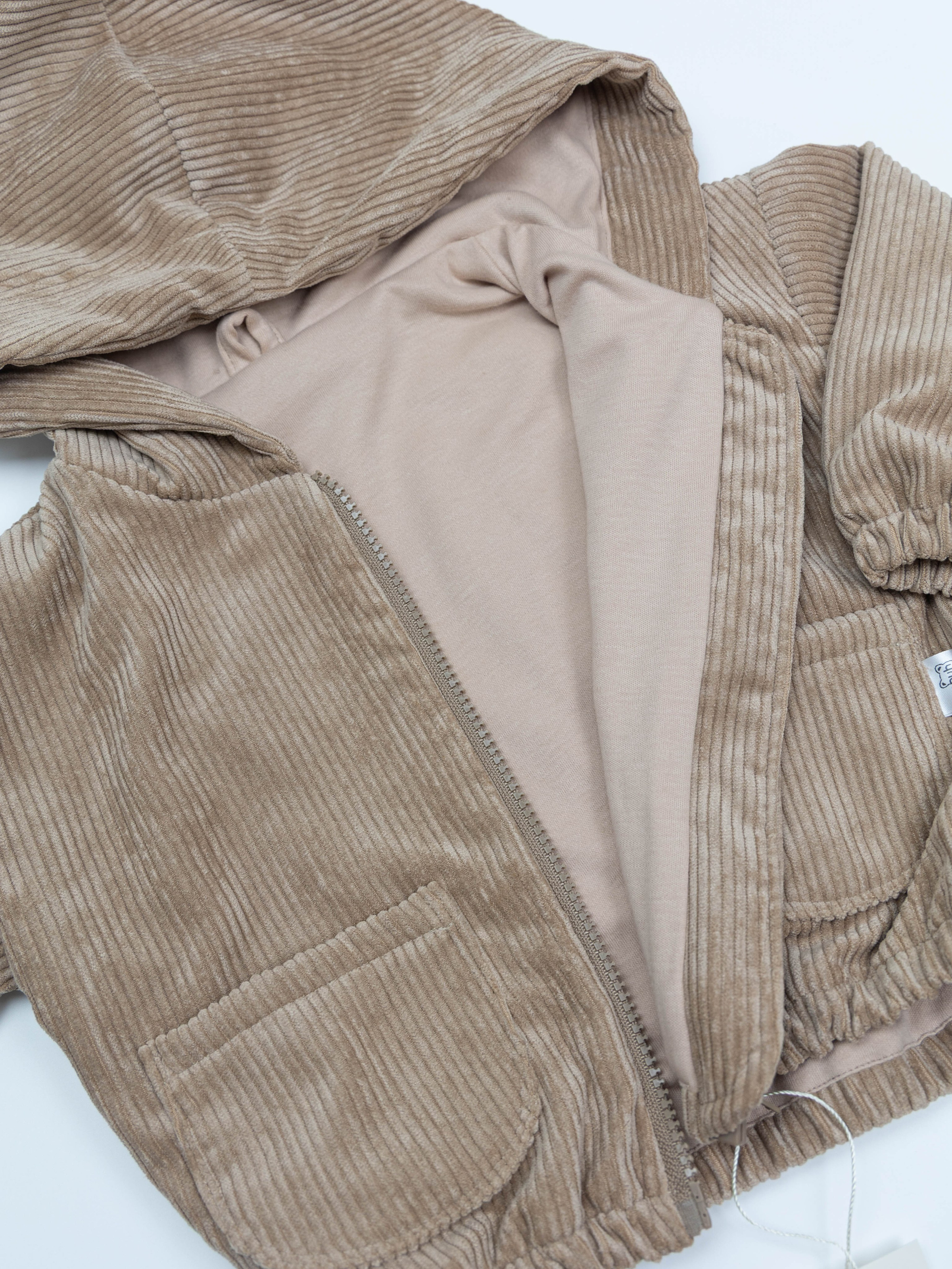 Детская ветровка. Фотограф для маркетплейсов, фотоуслуги в Жуковском Татьяна Марсуверских