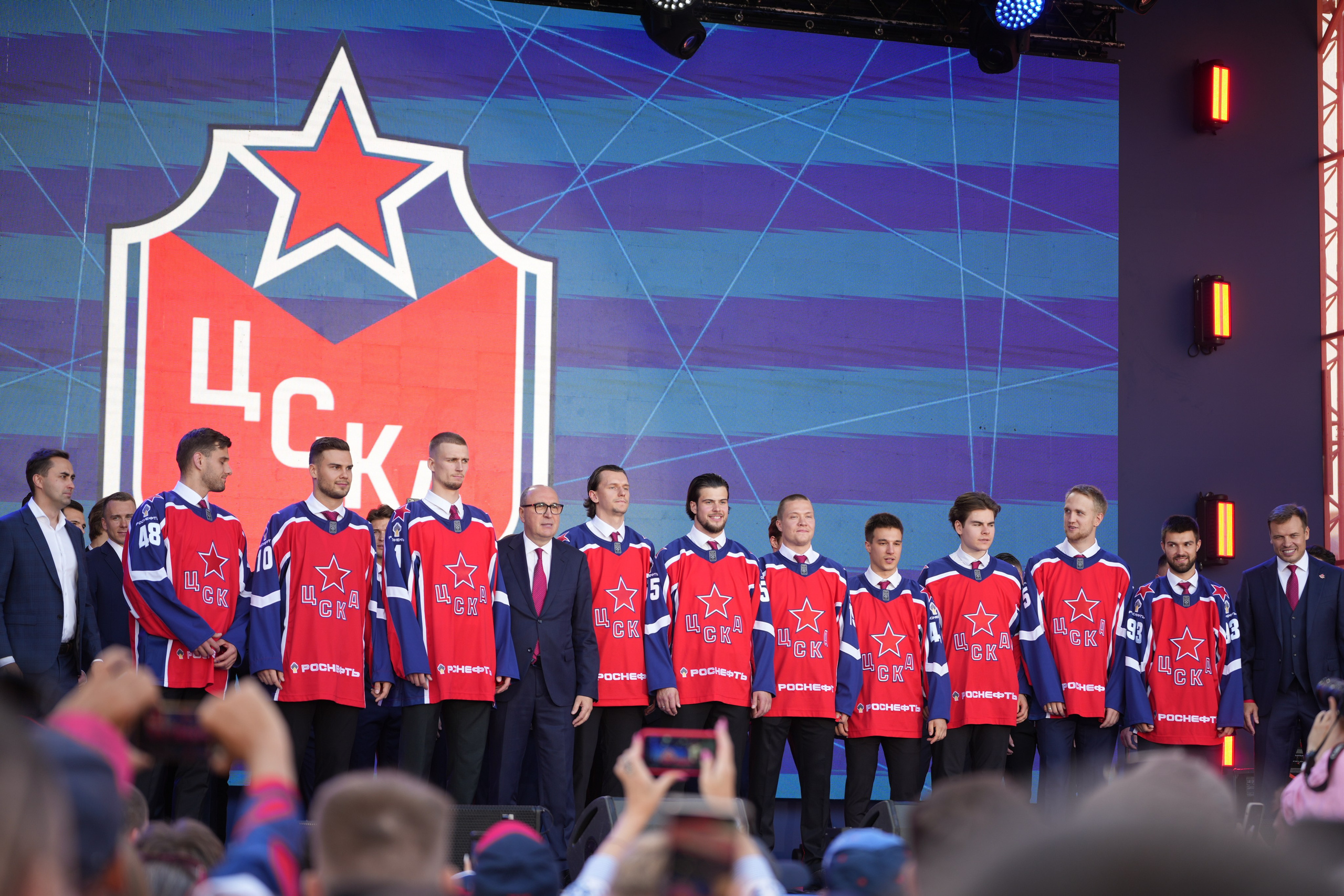 ЦСКА Фест 2024, фотографии хоккейного фестиваля от репортажного фотографа из Алматы Дениса Карпенко,. Сайт Алматинского НЮ АРТ, будуар и фэшн фотографа Дениса Карпенко