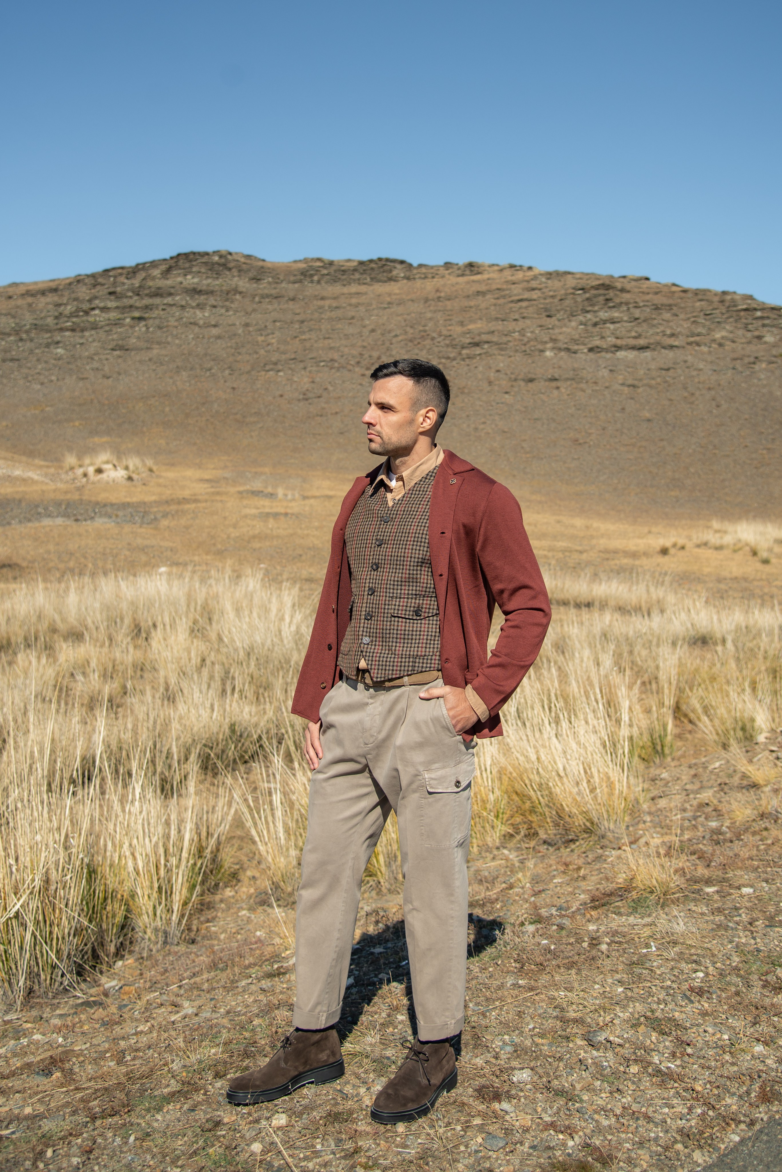 Съёмка одежды на Ольхоне. Занимаюсь профессиональной фотографией и живу рядом с Байкалом. Работаю в разных жанрах