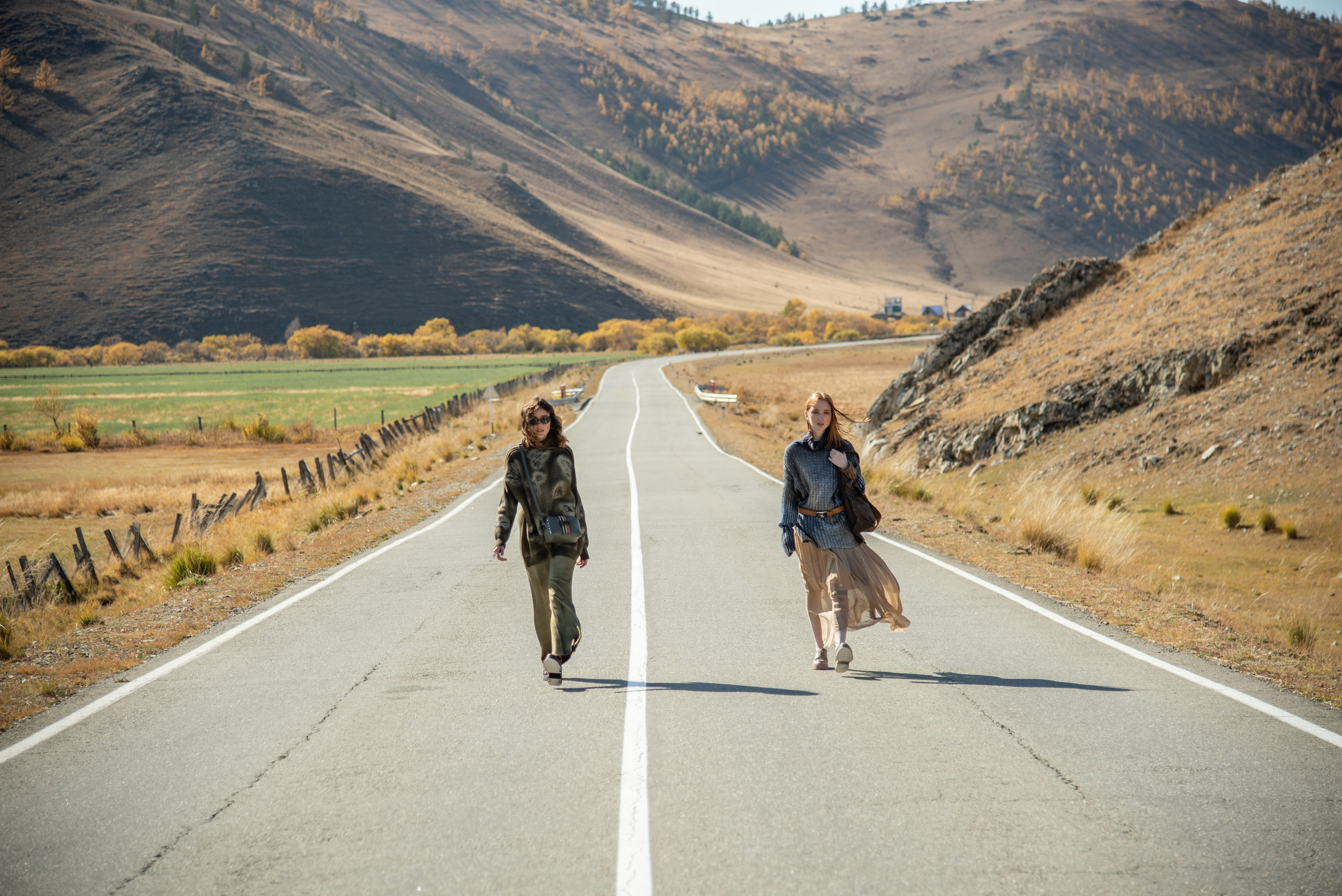 Съёмка одежды на Ольхоне. Занимаюсь профессиональной фотографией и живу рядом с Байкалом. Работаю в разных жанрах