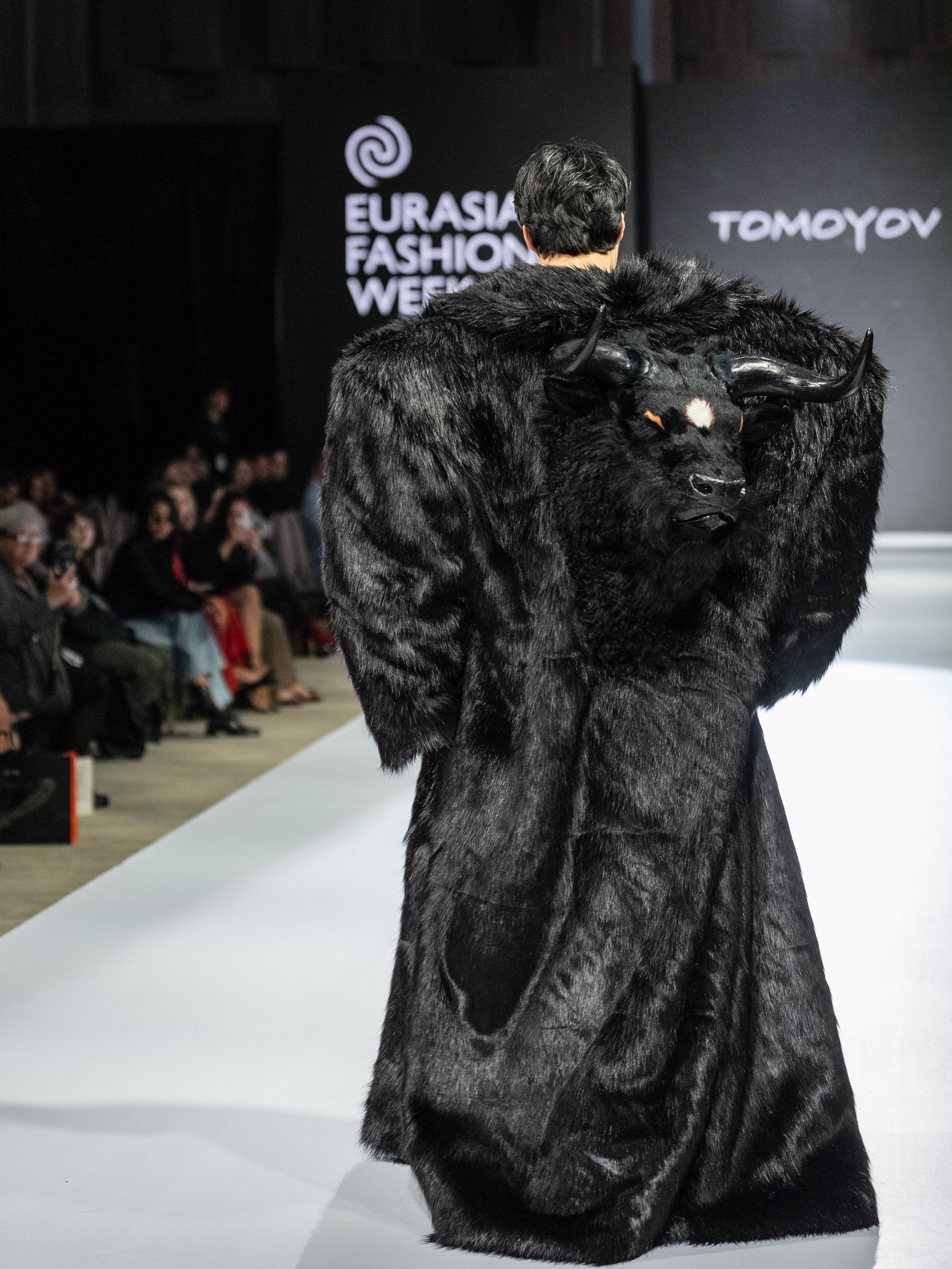 Eurasia Fashion Week Tomoyov. Сайт Алматинского НЮ АРТ, будуар и фэшн фотографа Дениса Карпенко