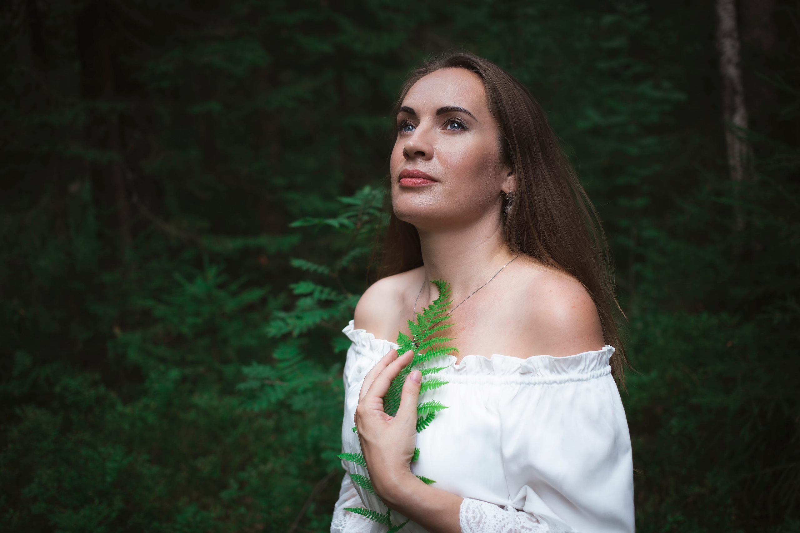 Лесная история: фотопрогулка на природе в Санкт-Петербурге. Портретные фотосессии, контент-съемки, репортаж